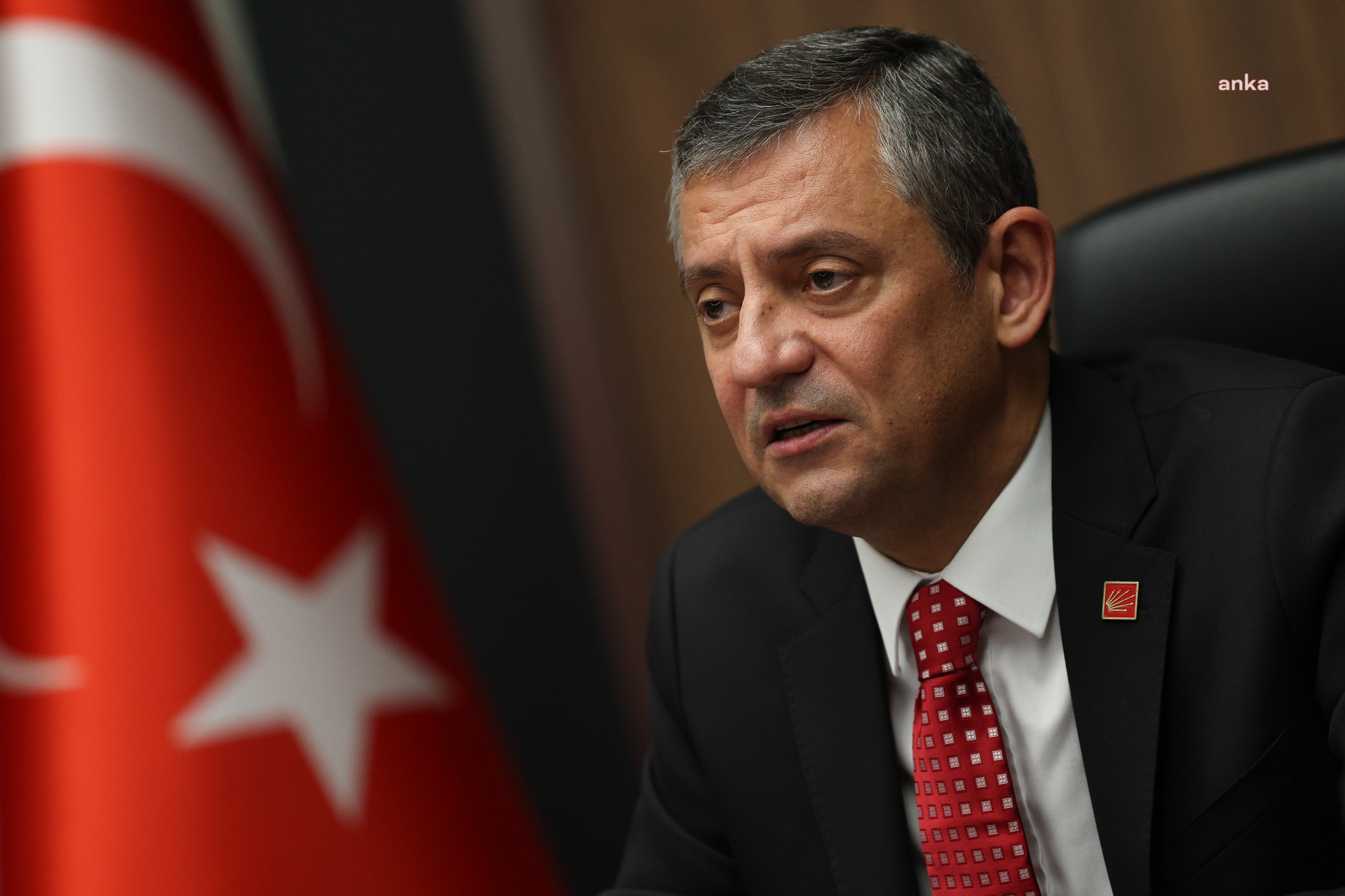 Özgür Özel: “Ece Üner’e, fiili gözaltı işlemi ve adli kontrol tedbiri uygulanması kabul edilemez”