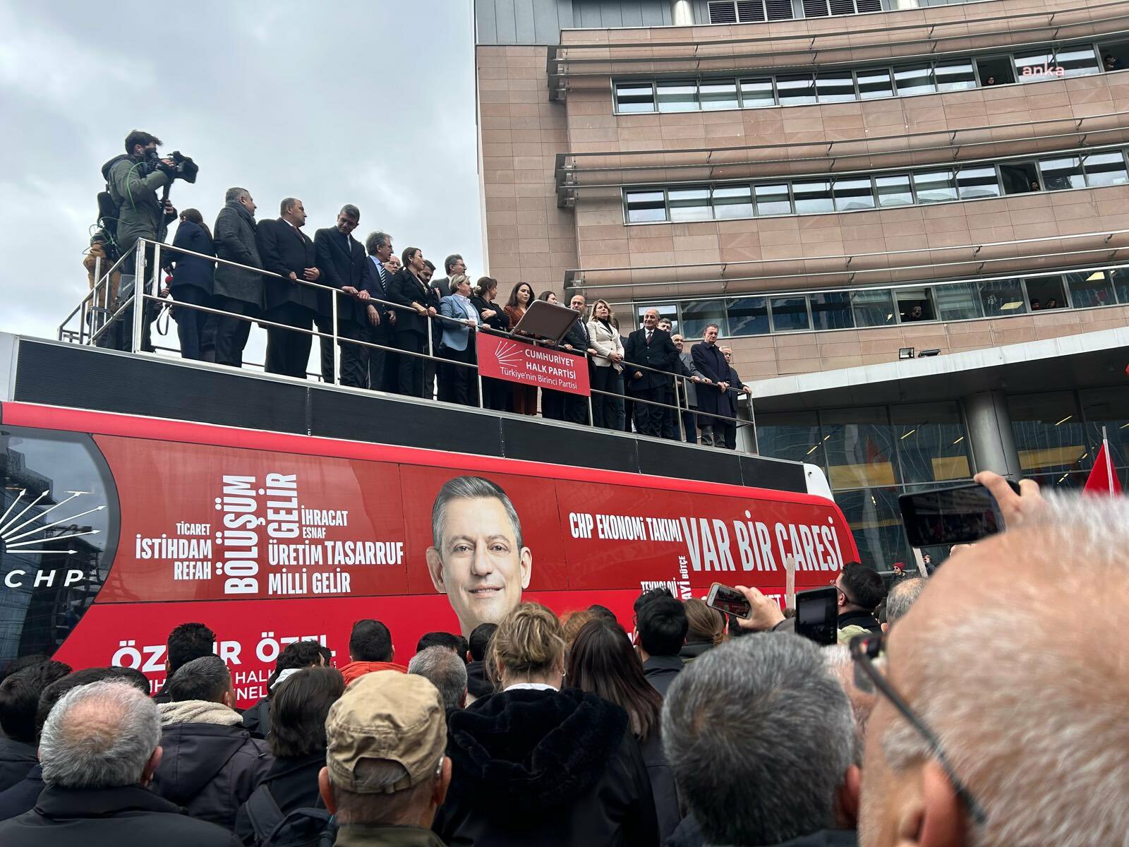 Ekrem İmamoğlu’na gözaltı… ADD Genel Başkanı Hüsnü Bozkurt: "Demokrasiyi savunma kararlılığımızı göstermek üzere CHP Genel Merkezi’nde idik"