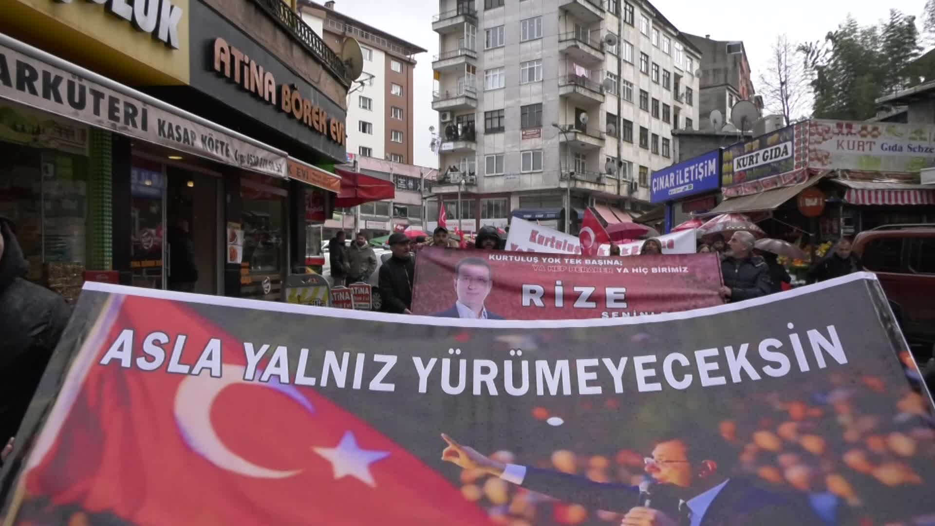 Rize Pazar'da, İstanbul Büyükşehir Belediye Başkanı İmamoğlu'nun gözaltına alınması protesto edildi