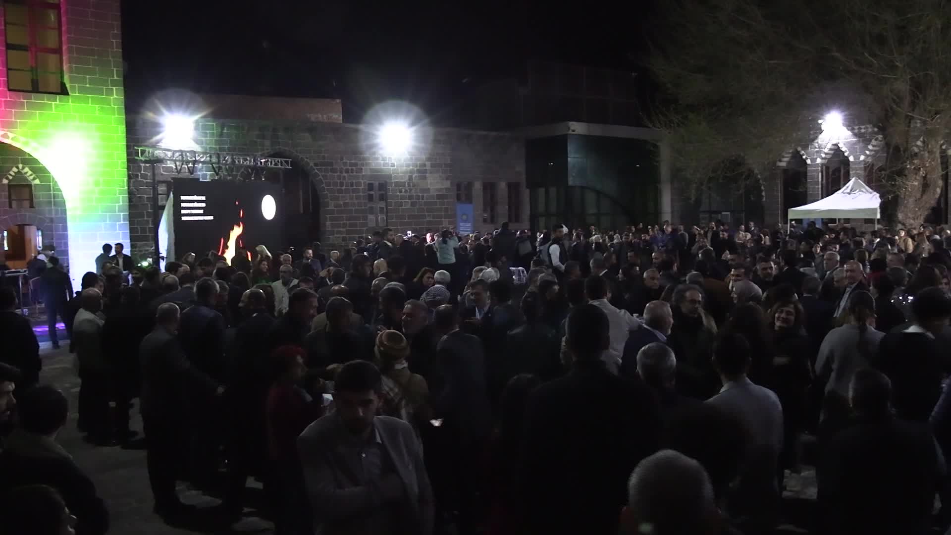 Diyarbakır nevruz resepsiyonuna mesaj gönderen CHP Genel Başkanı Özel: “Newroz pîroz be”