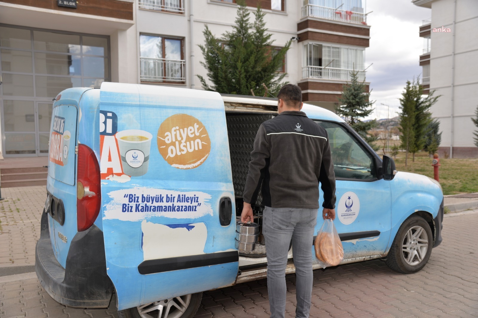Kahramankazan Belediyesi, ramazan ayı dolayısıyla ihtiyaç sahiplerini sıcak yemekle buluşturuyor