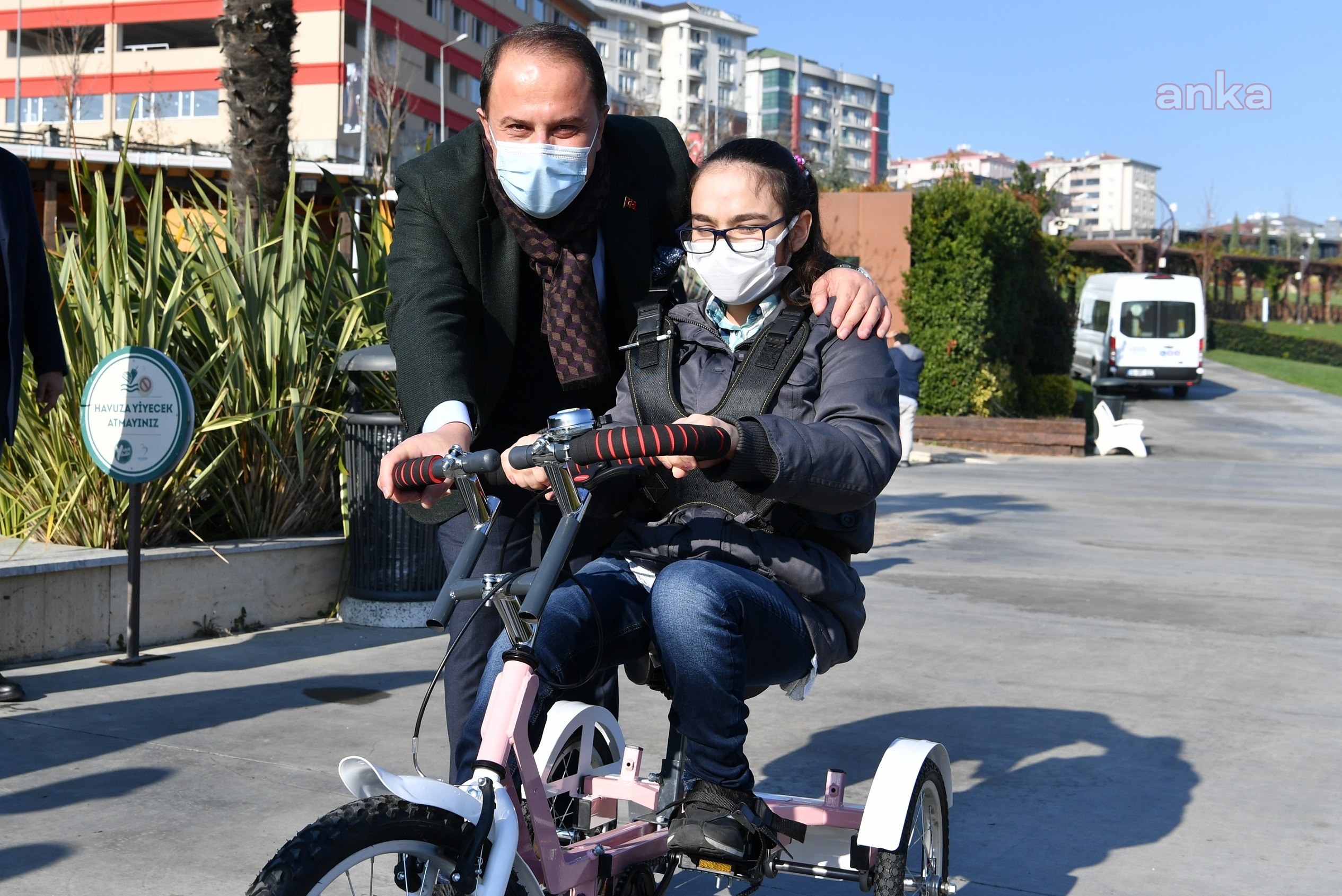 SEREBRAL PALSİ HASTASI ESMA, BEYLİKDÜZÜ BELEDİYESİ'NİN DESTEĞİYLE MUTLULUĞA PEDAL ÇEVİRDİ