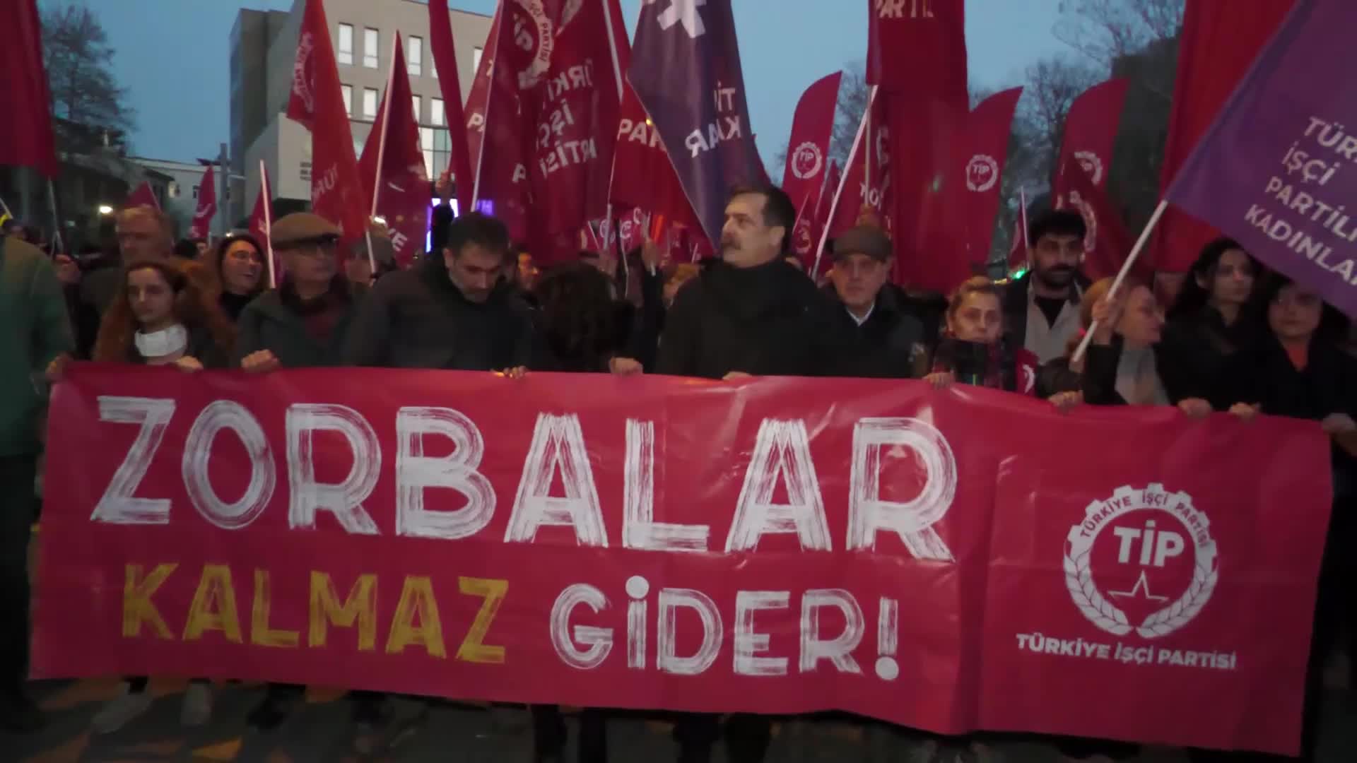 Ekrem İmamoğlu'na gözaltı...TİP Genel Başkanı Baş: “Seçme ve seçilme hakkımıza sahip çıkmak için direnme hakkımızı kullanacağız”