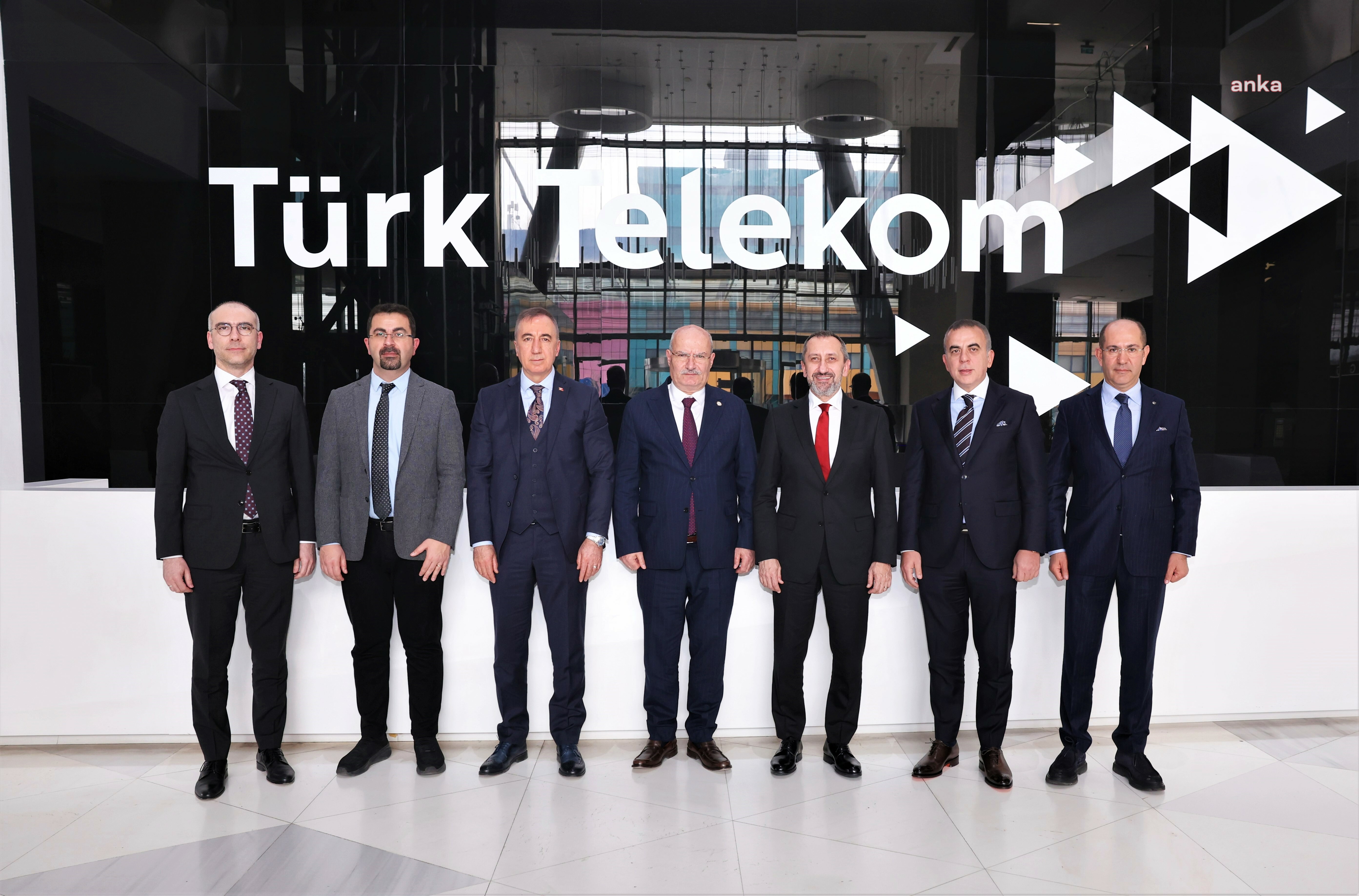 Türk Telekom’dan “Yerli ve Milli Haberleşme Cihazı” projesi