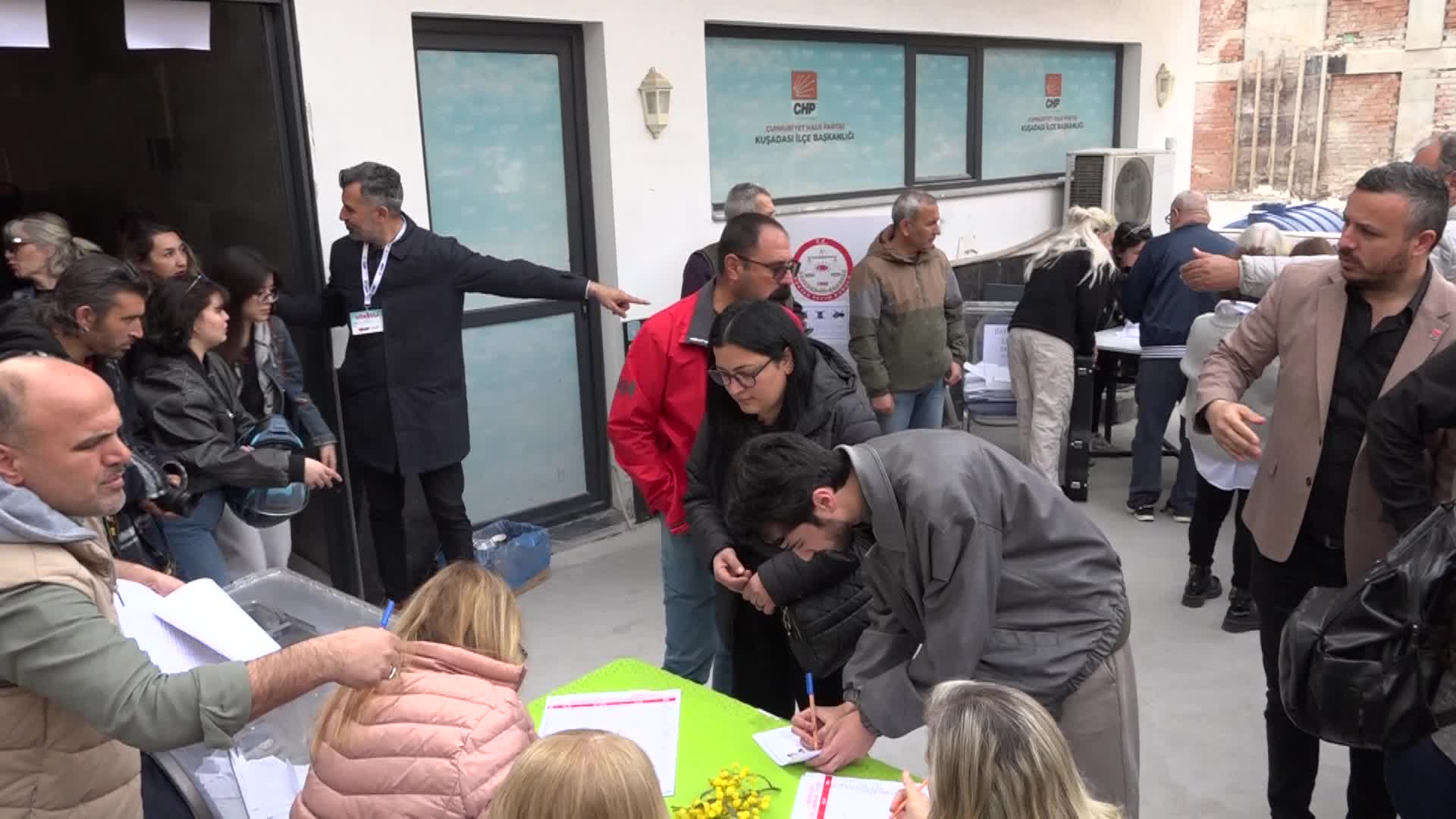 CHP'nin Cumhurbaşkanı adaylığı ön seçimi...Kuşadası Belediye Başkanı Günel: "Ülke genelinde herkes oylarını kullanarak yaşananlara tepki gösterdi"
