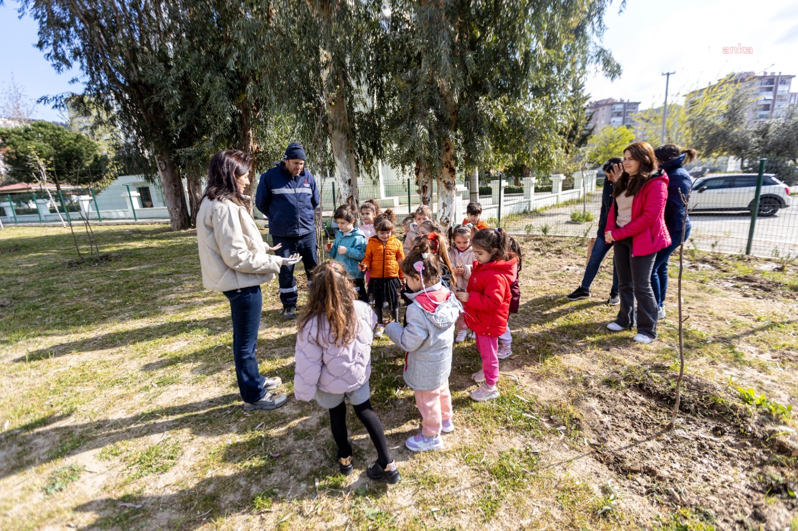 Karşıyaka’da anaokulu öğrencileri bostanda üretimi deneyimledi