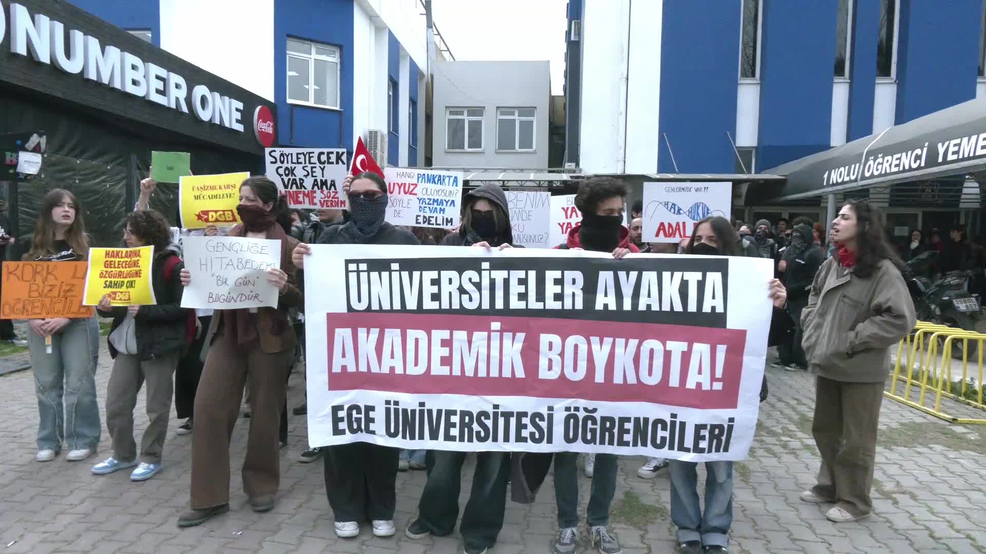 Ege Üniversitesi'nde de öğrenciler akademik boykot başlattı
