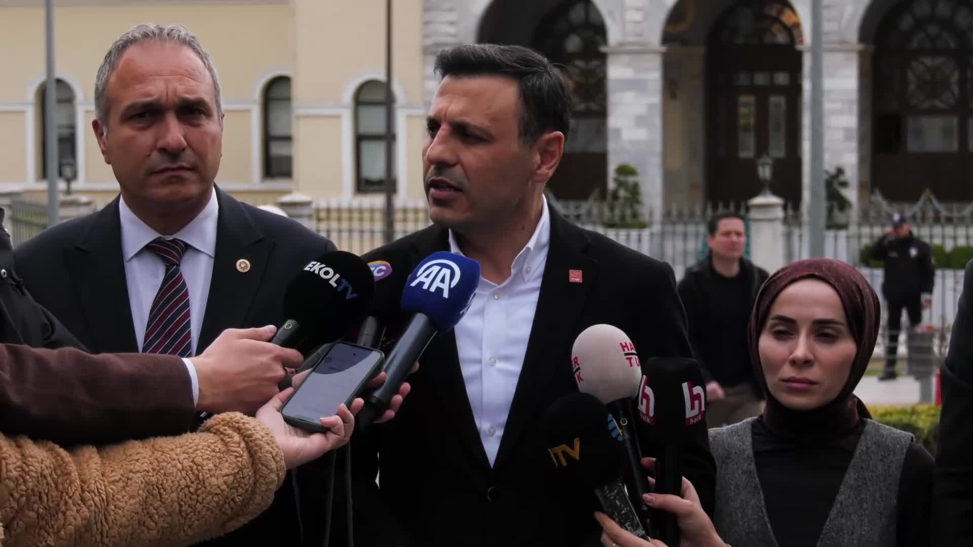 Özgür Çelik:  "O eylemciler içerisinde cami duvarının orada bir negatif davranışa girecek birisi yok. Onu yapanlar provokatördür"