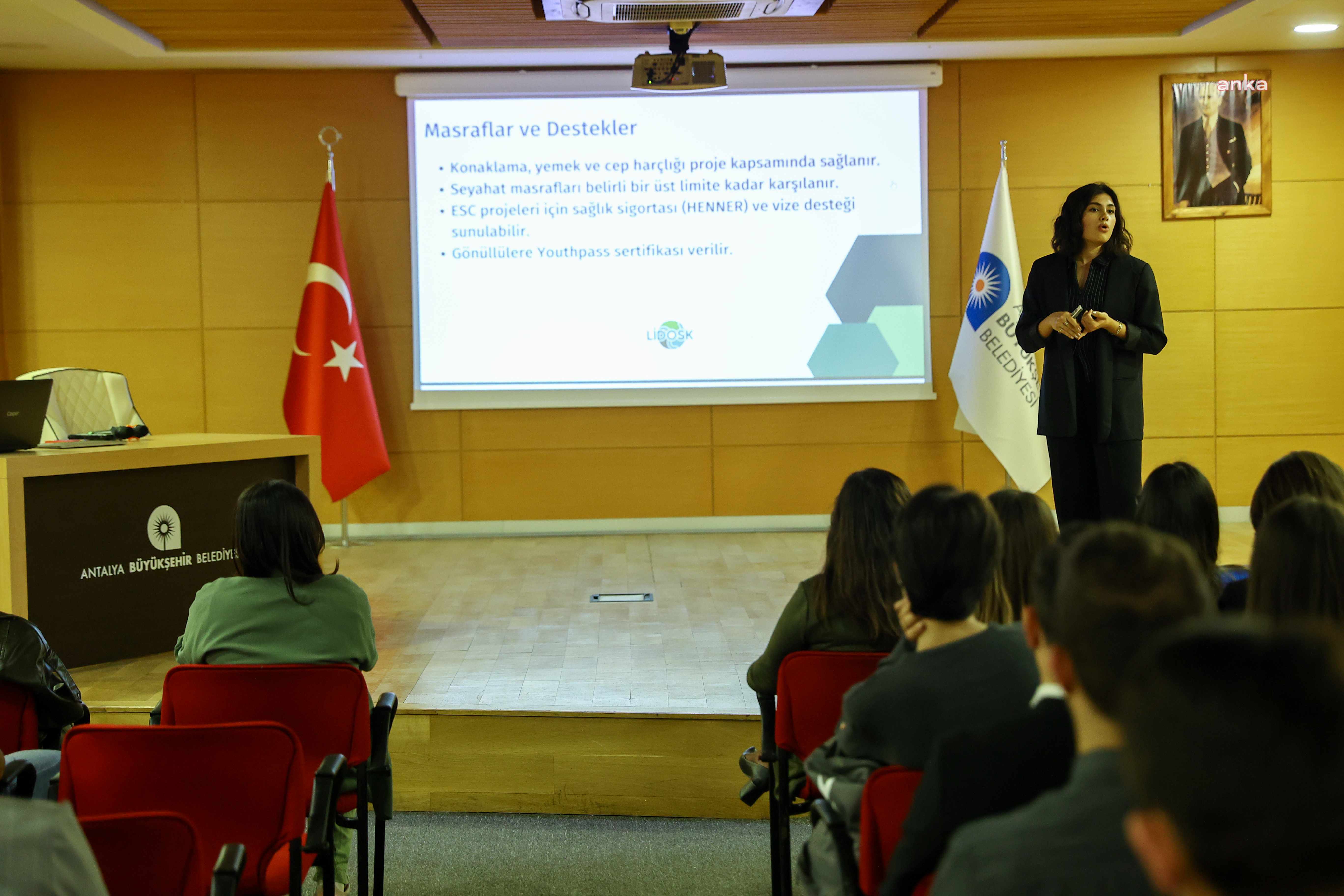 Antalya Büyükşehir Belediyesi’nden gençlere, Avrupa Birliği fırsatları toplantısı