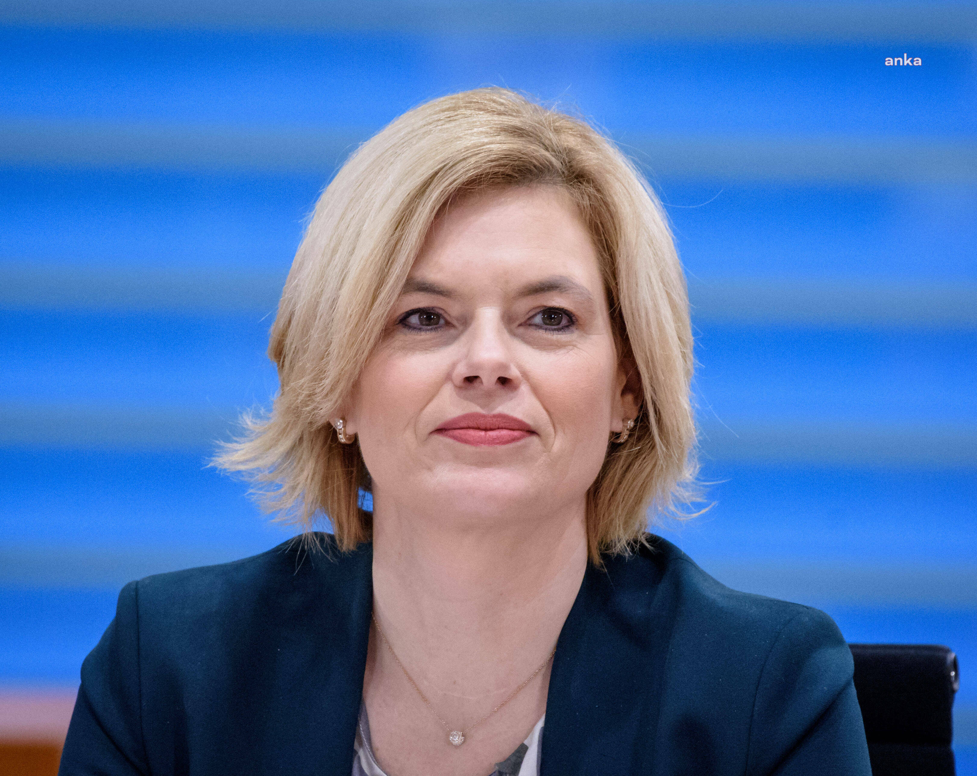 Julİa Klöckner Almanya'nın yeni federal meclis başkanı seçildi