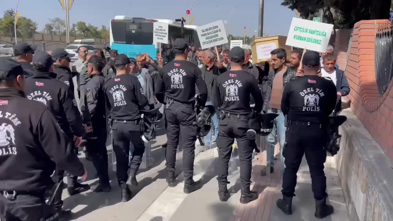 Suruçlu çiftçilerden “Tabutlu” tarımsal sulama protestosu