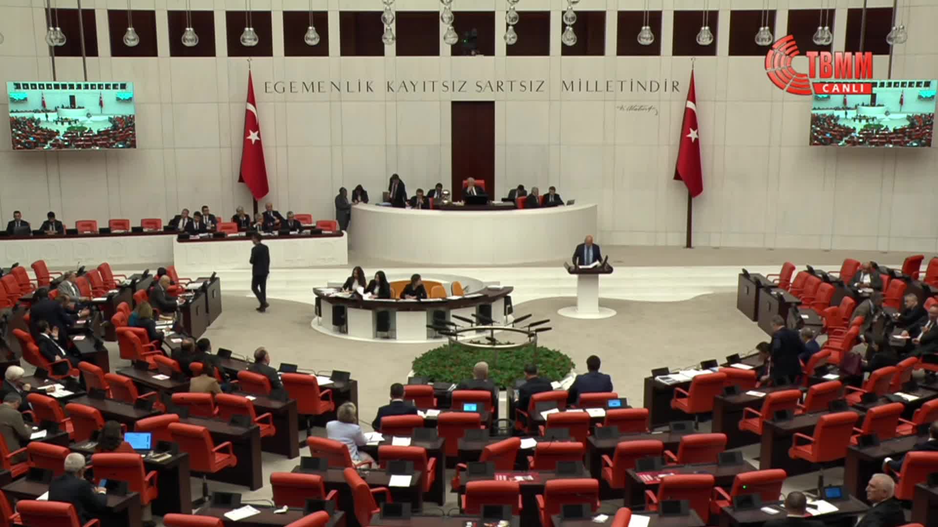 TBMM Genel Kurulu... Utku Çakırözer: "Türkiye ayakta, 86 milyonun vergilerini hoyratça kullanan kanallarda  tek saniye görüntü yok"