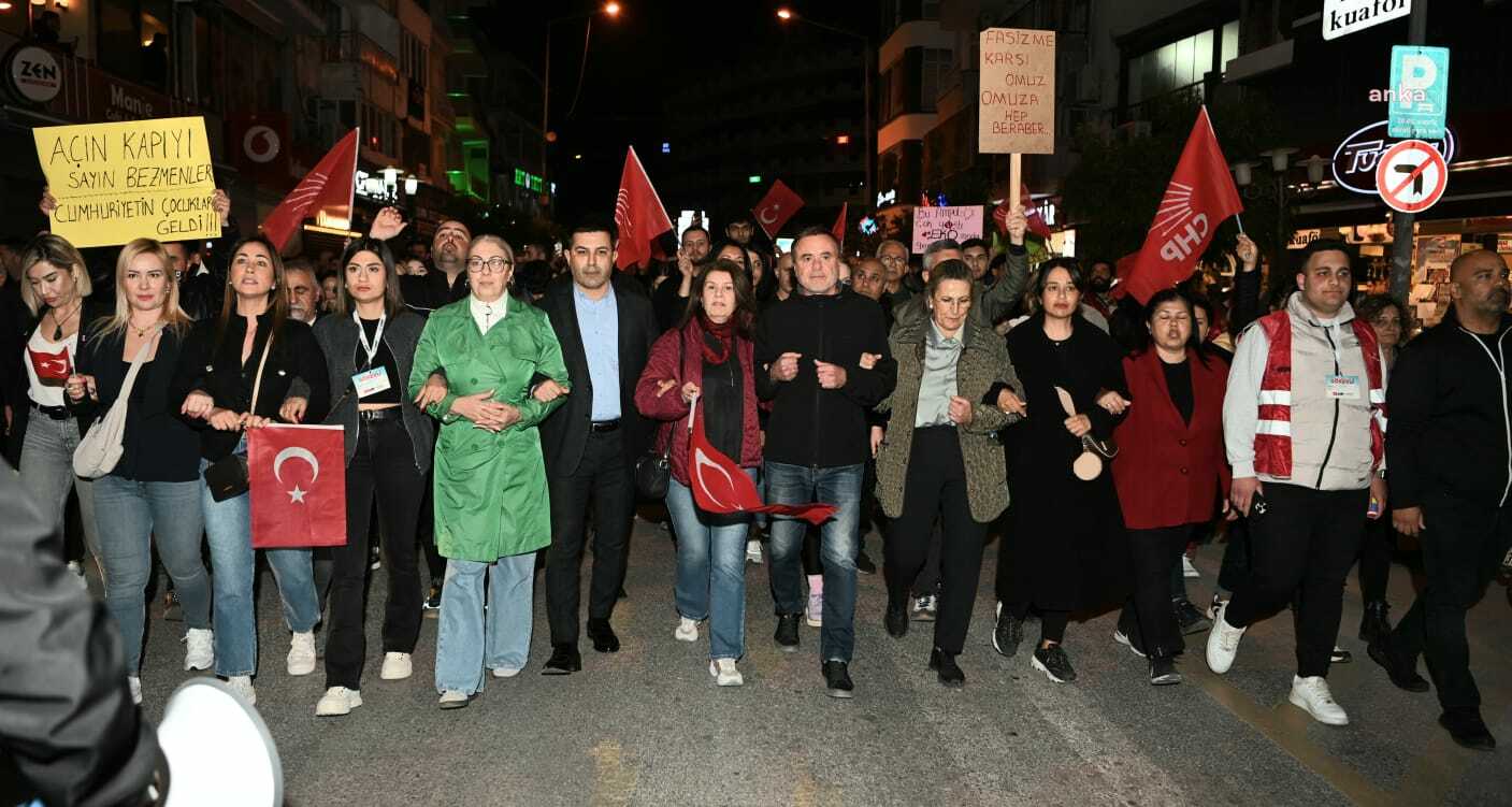 Kuşadası’nda İmamoğlu’na destek yürüyüşü