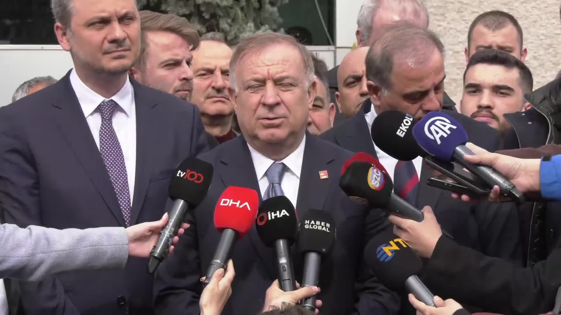 Gökan Zeybek: CHP'li belediyelere yönelik operasyonların tamamının içi boş, uydurma, yalancı veya gizli tanıklar vasıtasıyla gerçekleştirildiği açıktır