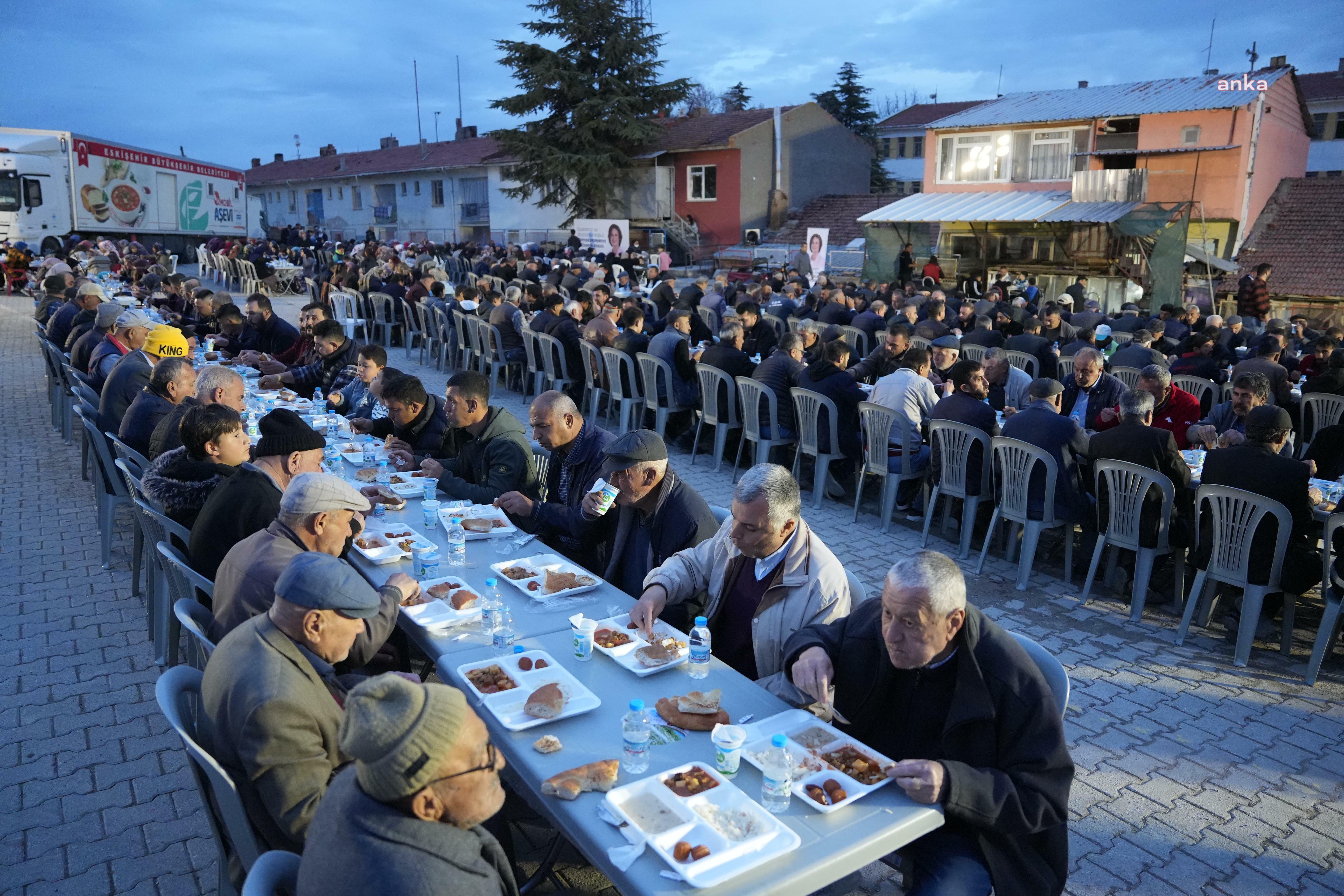 Eskişehir Büyükşehir Belediyesi iftar davetlerine Bozan'da devam etti