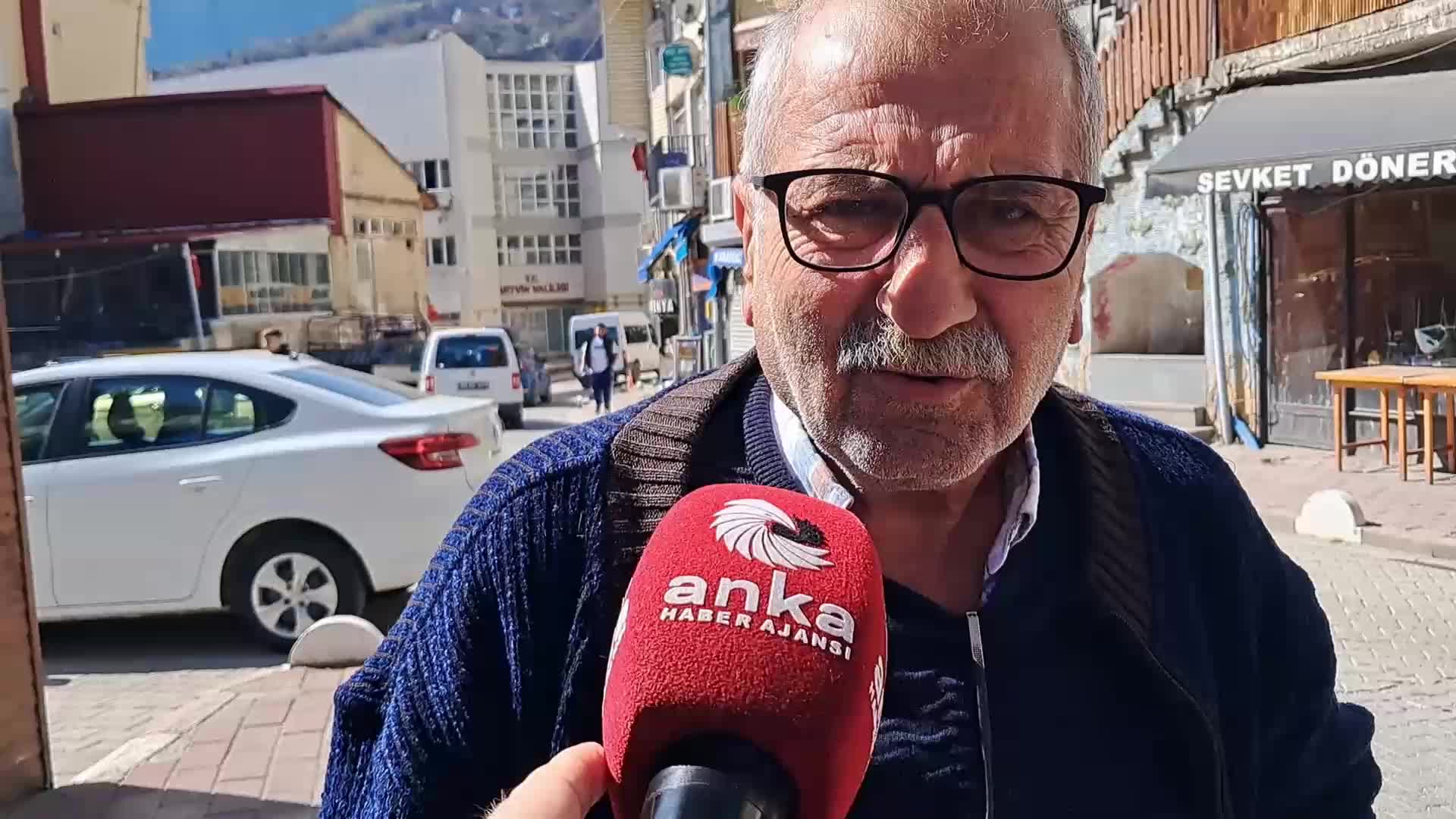 Emekli vatandaş: ''Ne benim maaşımı artırsın, ne de diğer tarafı artırsın''