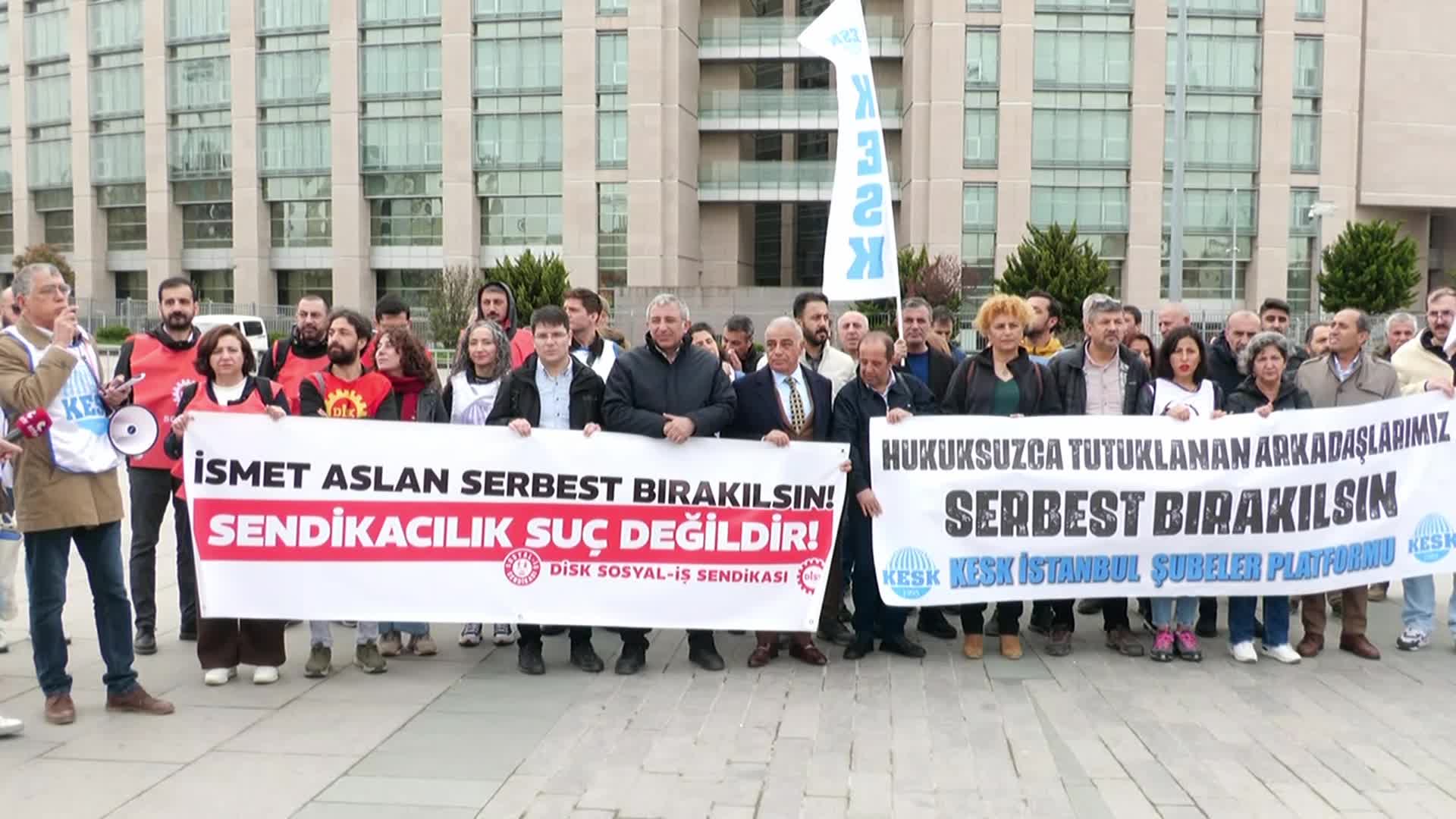 DİSK ve KESK'ten adliye önünde açıklama: İktidar Cumhurbaşkanlığı seçimini yaptırtmayacağım, karşıma rakip olarak çıkanları ezer geçerim diyor