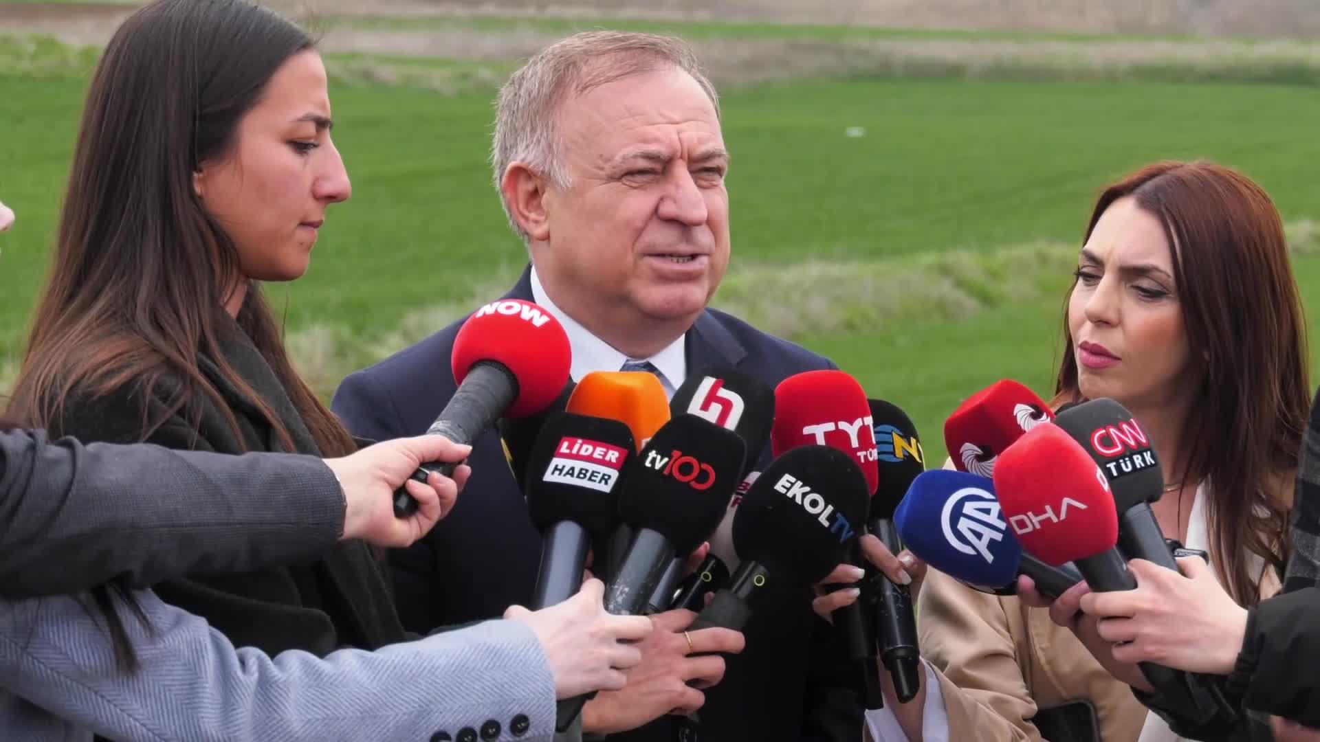 İmamoğlu'nu ziyaret eden Gökan Zeybek'ten Erdoğan'a 'turp' yanıtı: "Saldırılar devam edebilir. Dimdik ayaktayız. İstanbul halkı, 81 ilde milyonlarca insanımız ayaktadır"