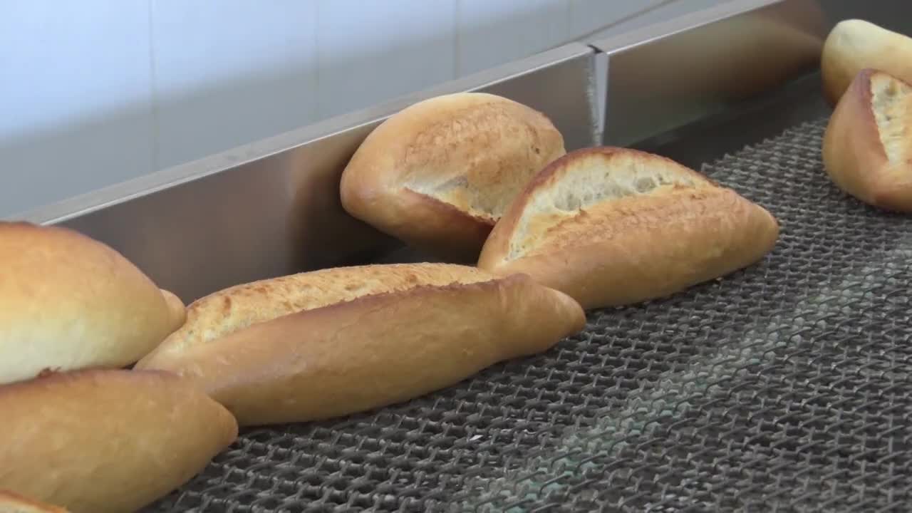 MERSİN HALK EKMEK FABRİKASI ÜRETİM KAPASİTESİNİ ARTTIRDI, 250 GRAMLIK EKMEKLER 75 KURUŞA VATANDAŞA ULAŞTIRILDI