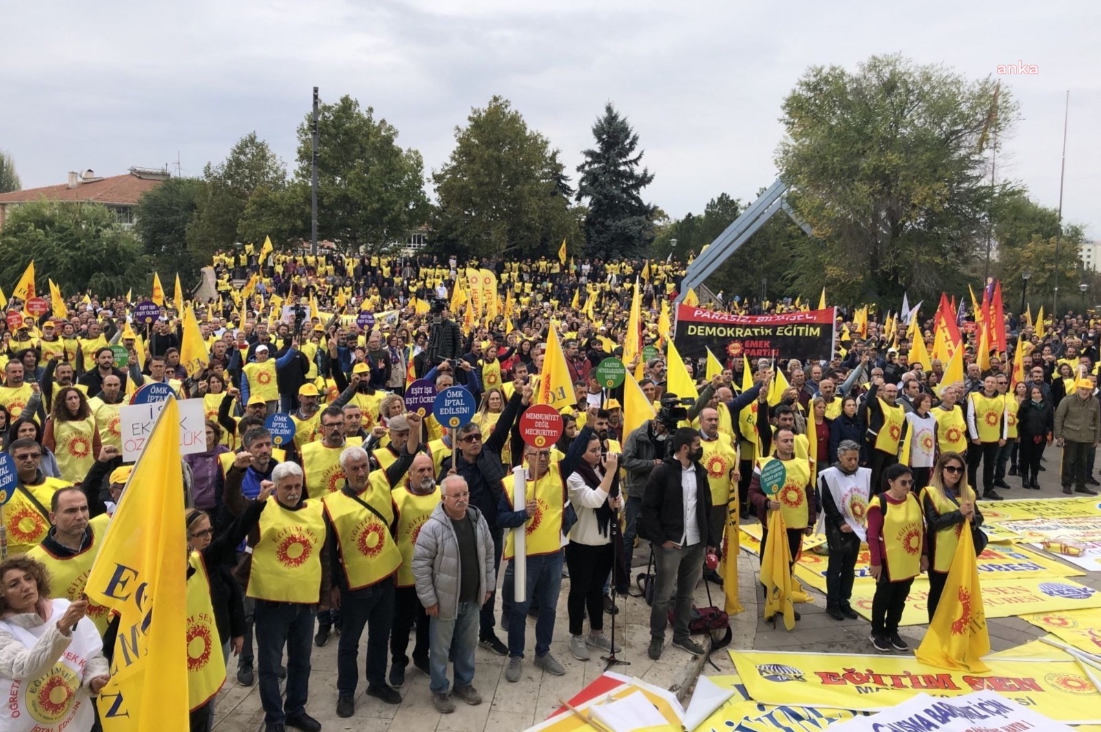 EMEP Genel Başkanı Aslan: "Eğitim Sen’e yönelik baskılara son verilsin"