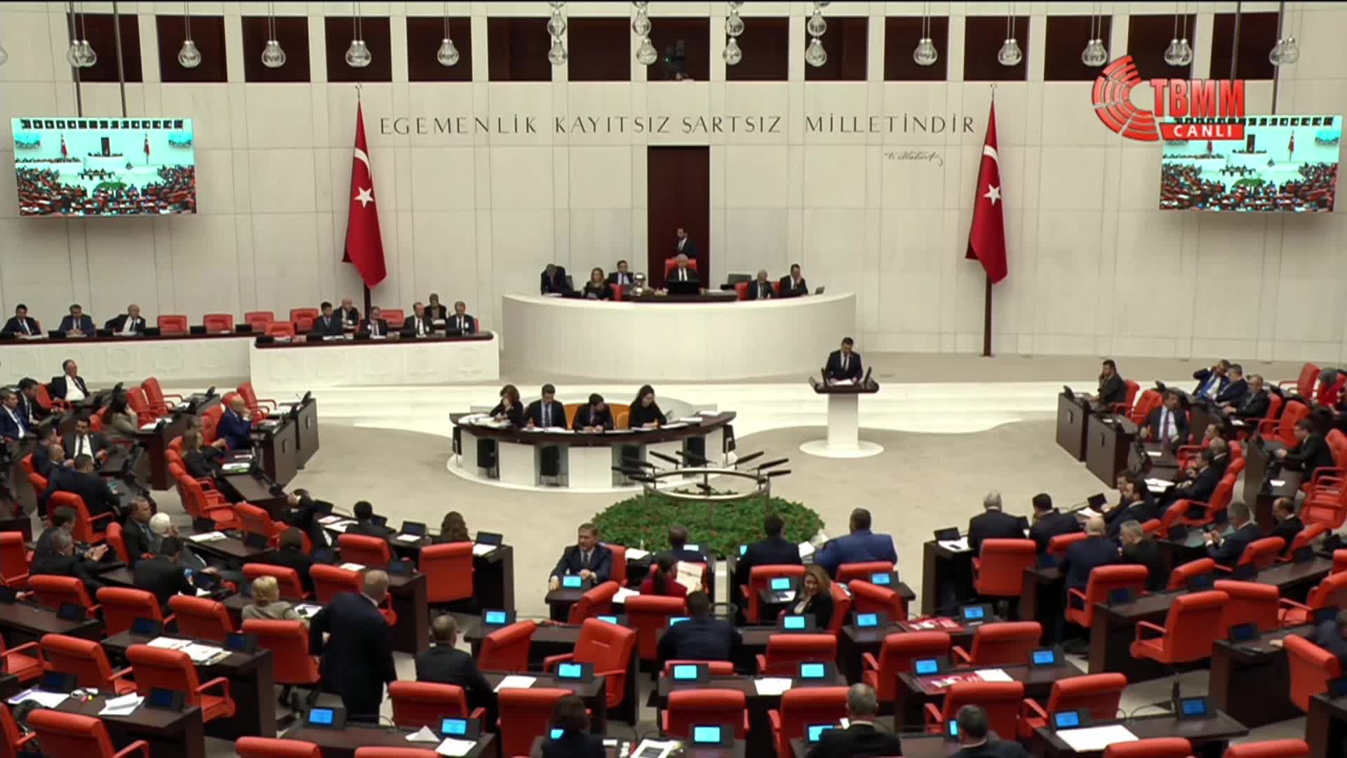 TBMM Genel Kurulu'nda "paçavra" tartışması... Gülistan Kılıç Koçyiğit: Kürt halkının sembolleri, kazanımları niye sizi rahatsız ediyor