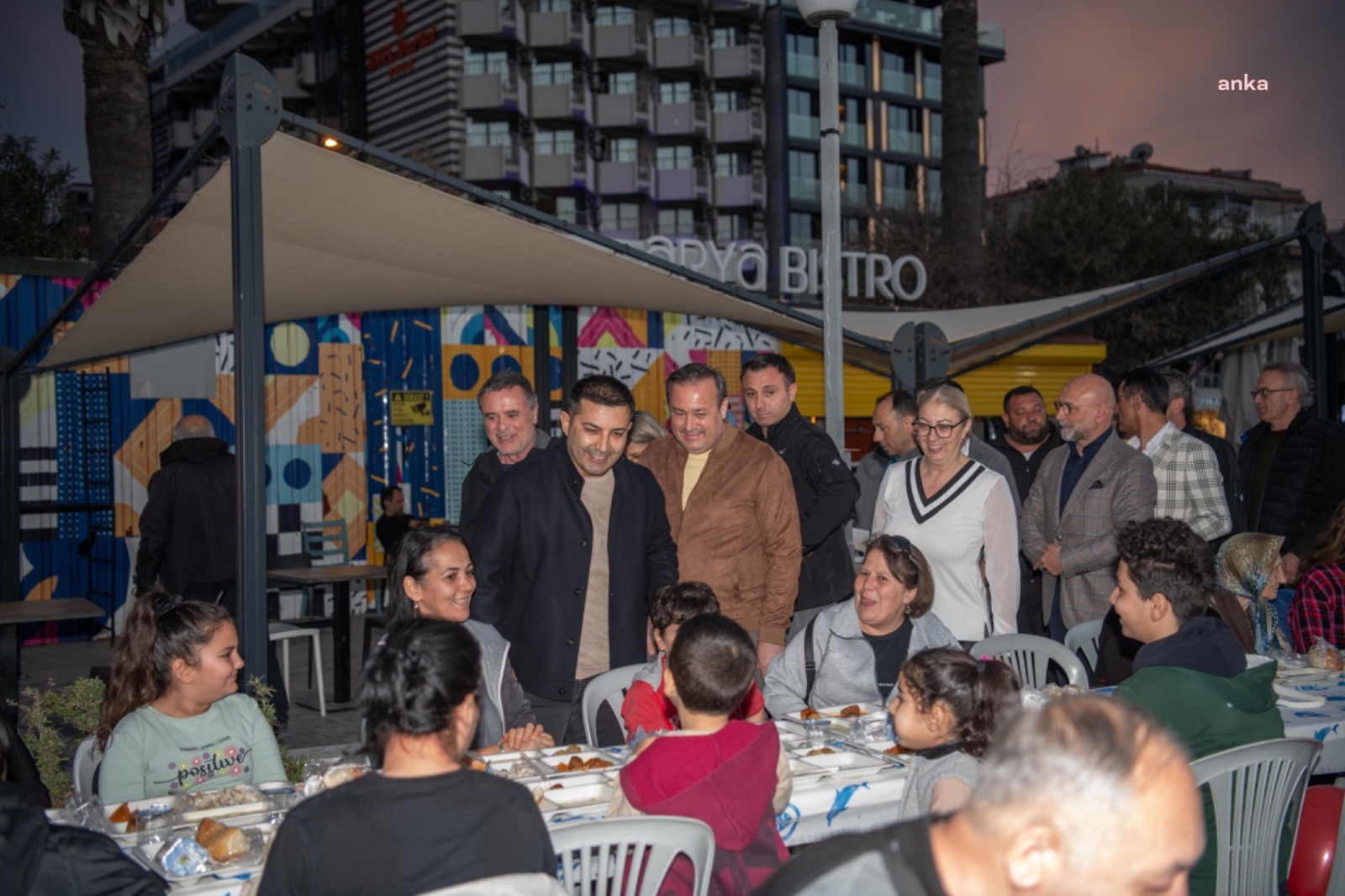 Kuşadası Belediye Başkanı Günel: "Siz kıymetli hemşehrilerimle aynı sofrayı paylaşmaktan mutluluk duyuyorum"