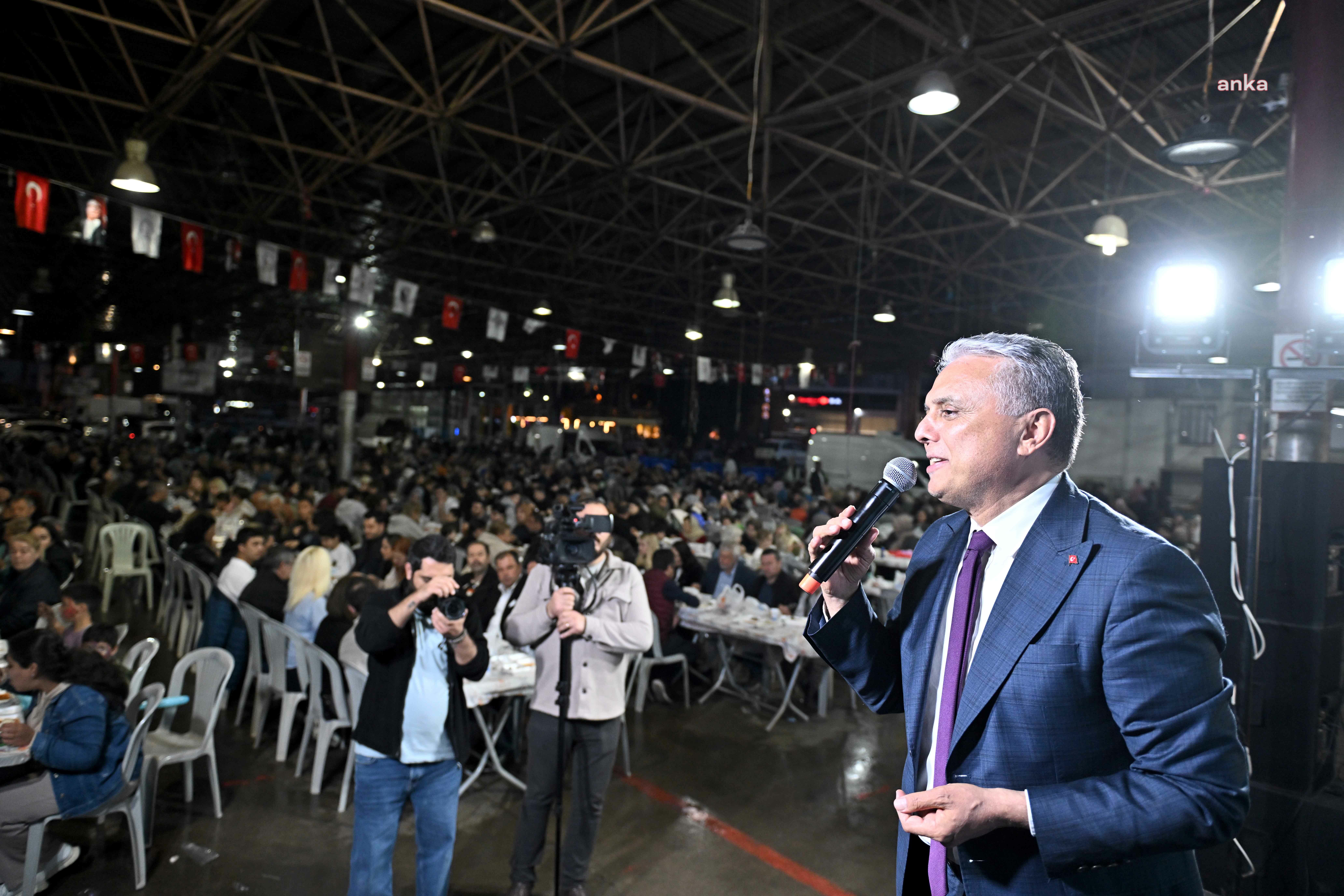 Muratpaşa Belediye Başkanı Uysal, Güzeloba Kapalı Pazar Yeri'nde vatandaşlar ile buluştu