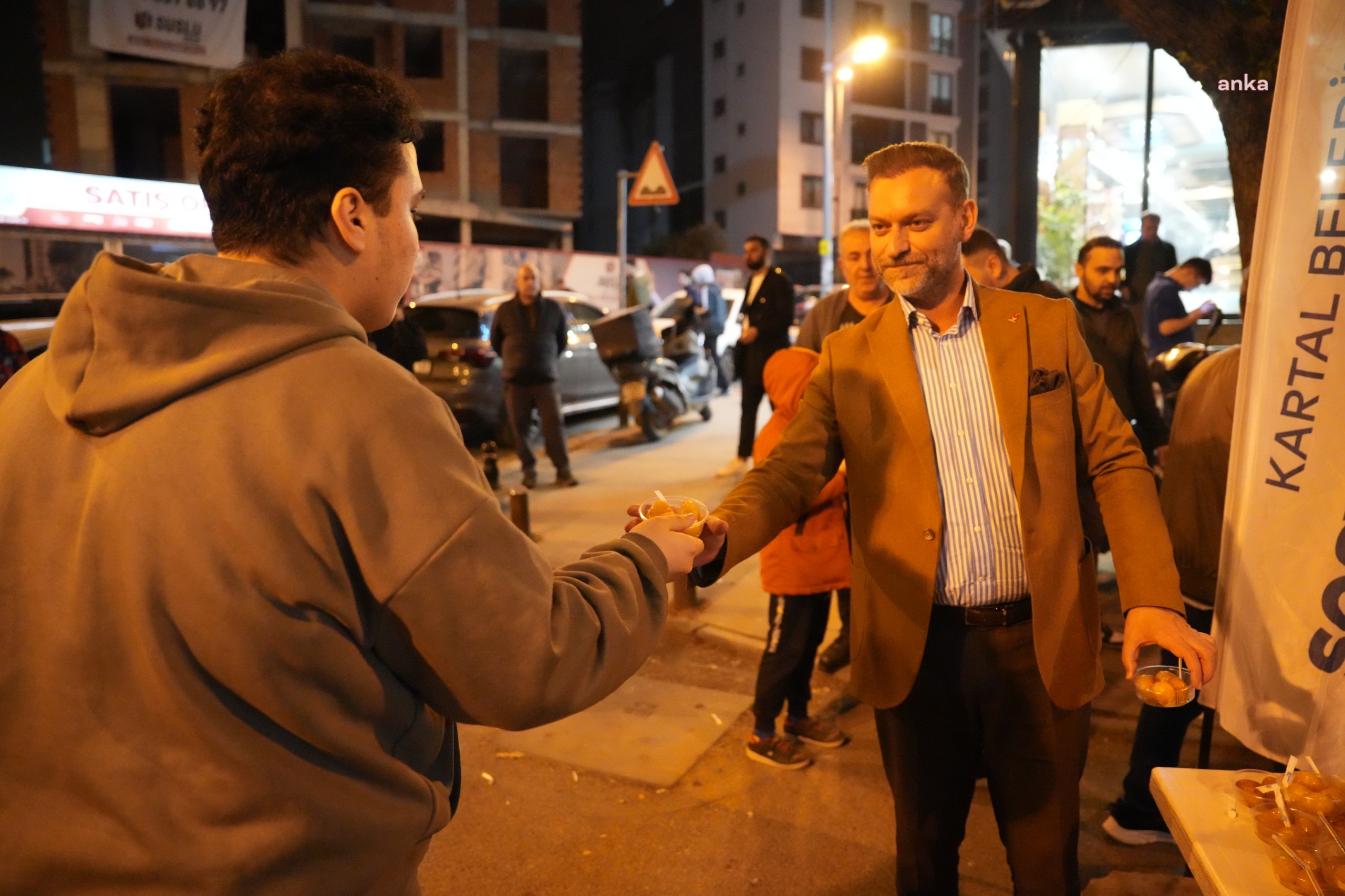 Kartal Belediyesi’nden Kadir Gecesi dolayısıyla vatandaşlara lokma ikramı