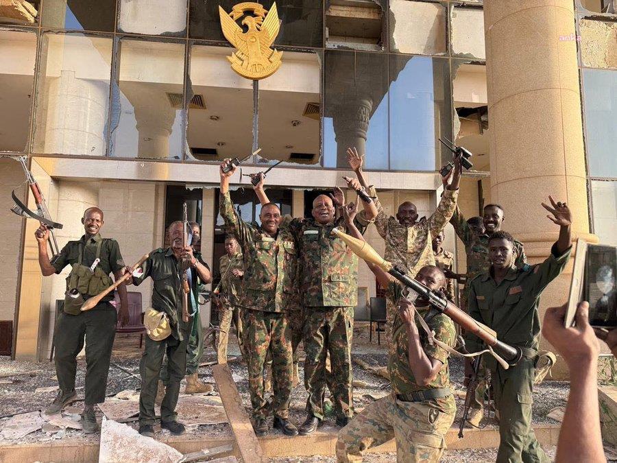 Sudan ordusu, iki yıllık iç savaşın ardından paramiliter Hızlı Destek Kuvvetleri'ni başkent Hartum’dan çıkardığını duyurdu