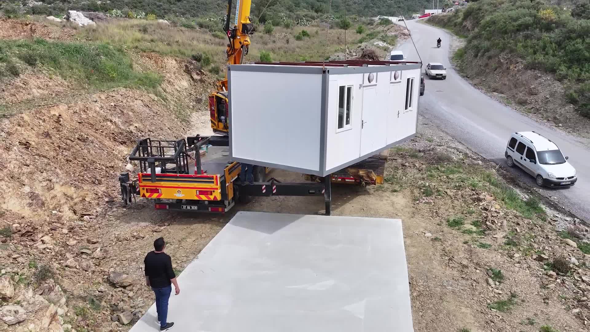 Alanya Belediyesi’nden zor şartlarda yaşayan vatandaşa konteyner ev desteği