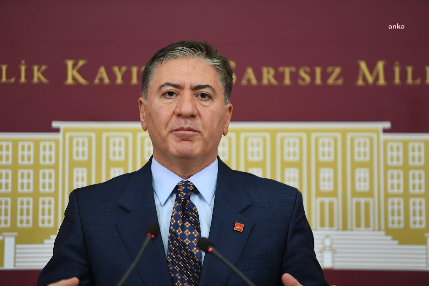 Murat Emir'den Bakan Tunç'a: "Öyle horozlar vardır ki öttükleri için güneşin doğduğunu sanırlar"