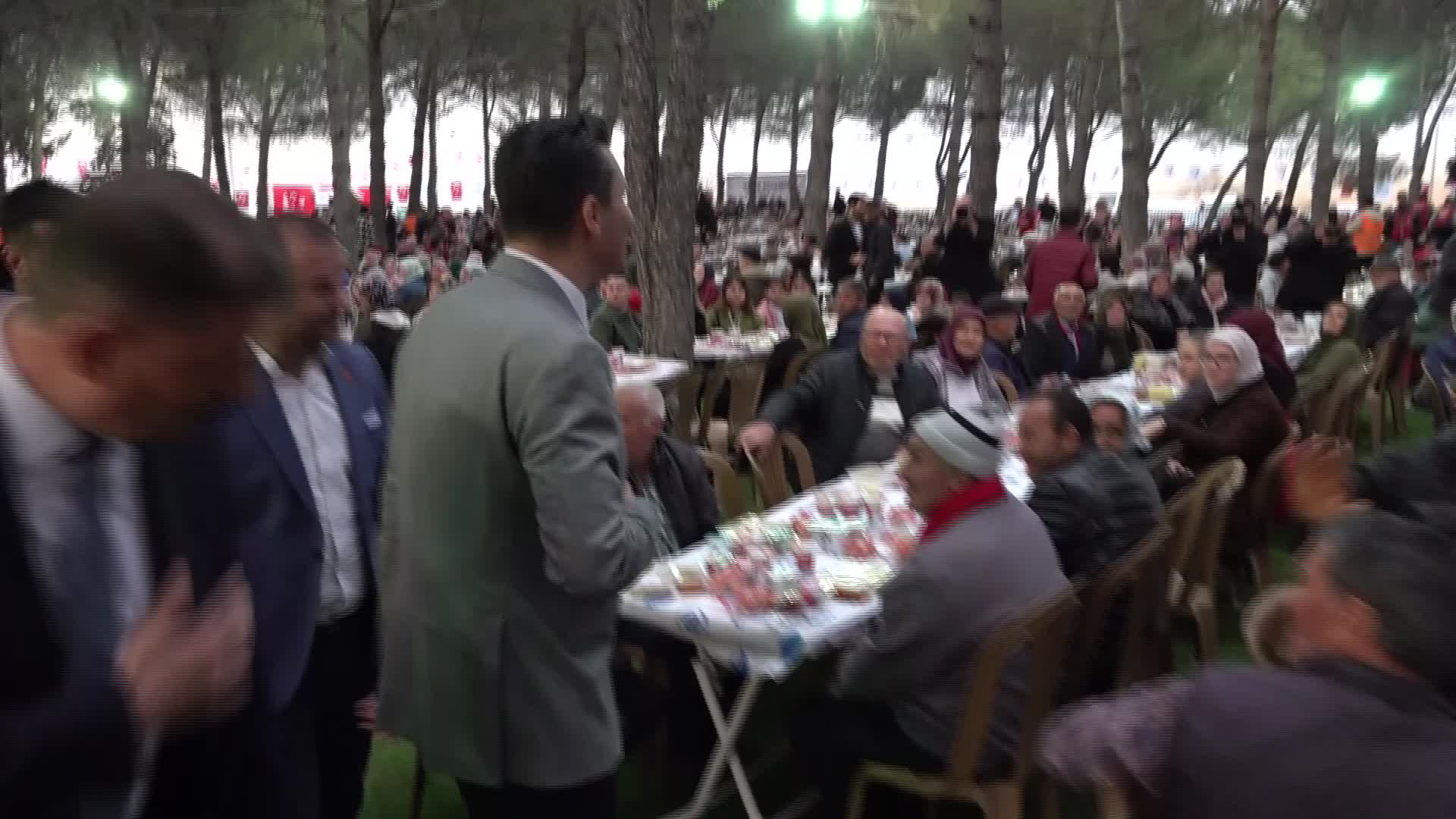 Manisa Büyükşehir Belediye Başkanı Zeyrek, Kadir Gecesi’nde Kula’da vatandaşlarla bir araya geldi