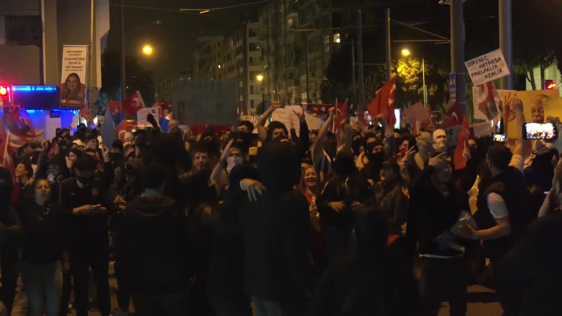 İzmir’deki ‘İmamoğlu’ eylemine TOMA ile müdahale