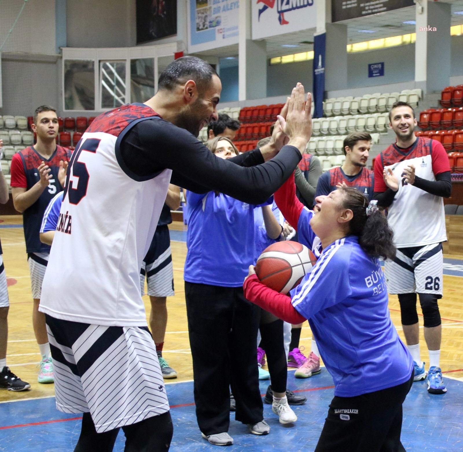 İzmir'de herkes için spor... Basketbol engel tanımıyor...