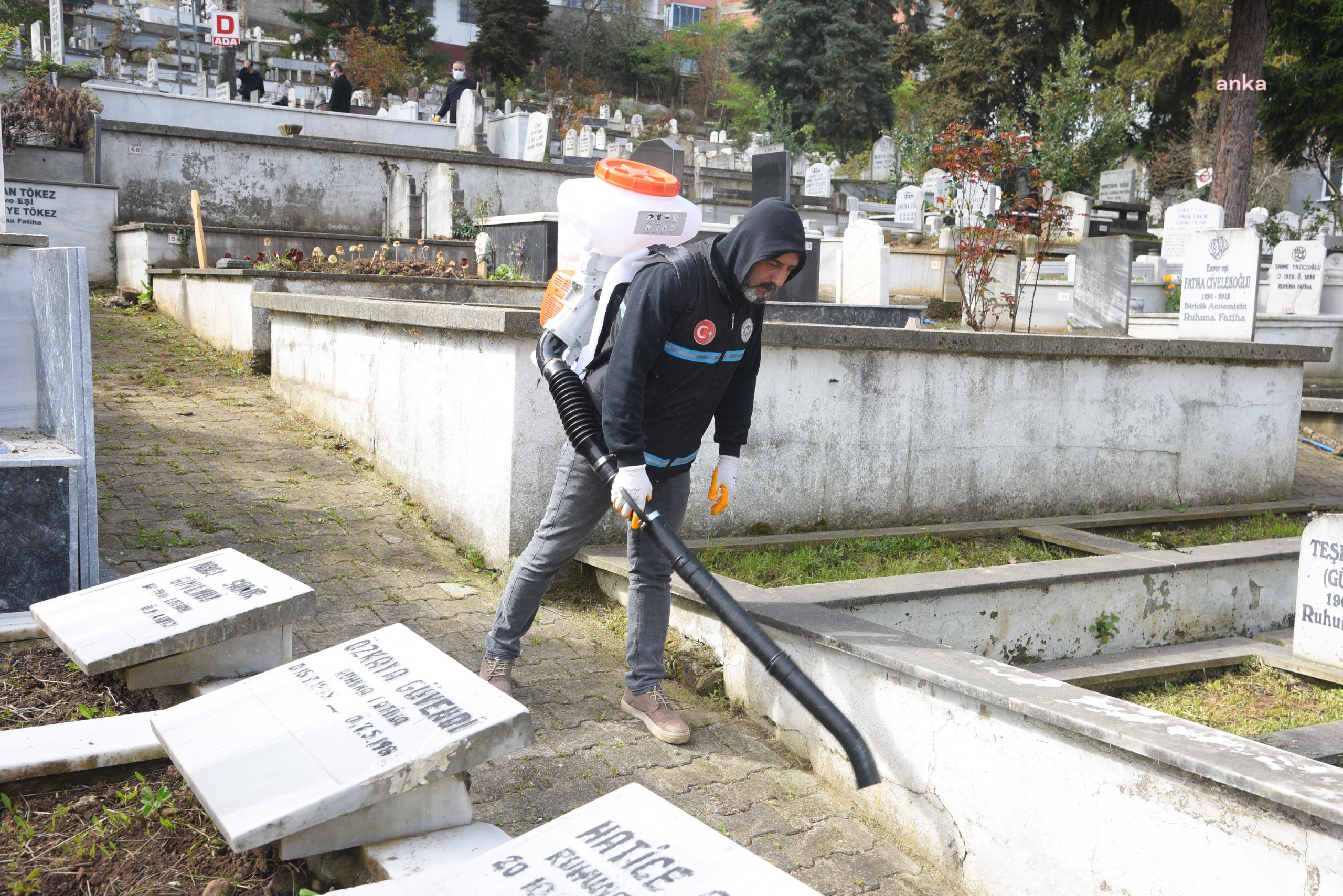 Giresun'da bayram dolayısıyla mezarlıklar temizlendi