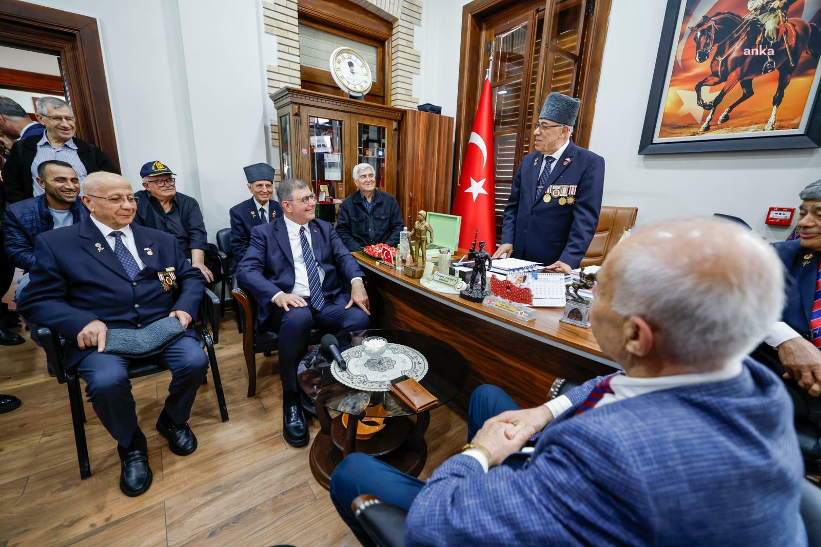 İzmir Büyükşehir Belediye Başkanı Tugay şehit yakınları ve gazi derneklerini ziyaret etti