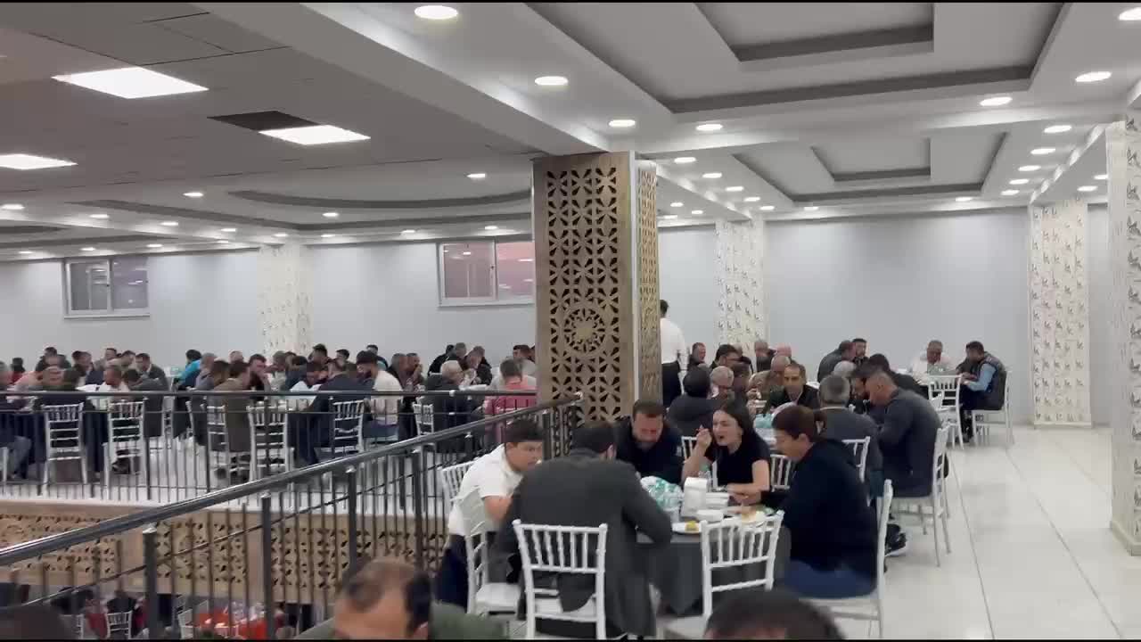 Adıyaman Belediye Başkanı Tutdere'den emekliye ayrılan personele teşekkür plaketi