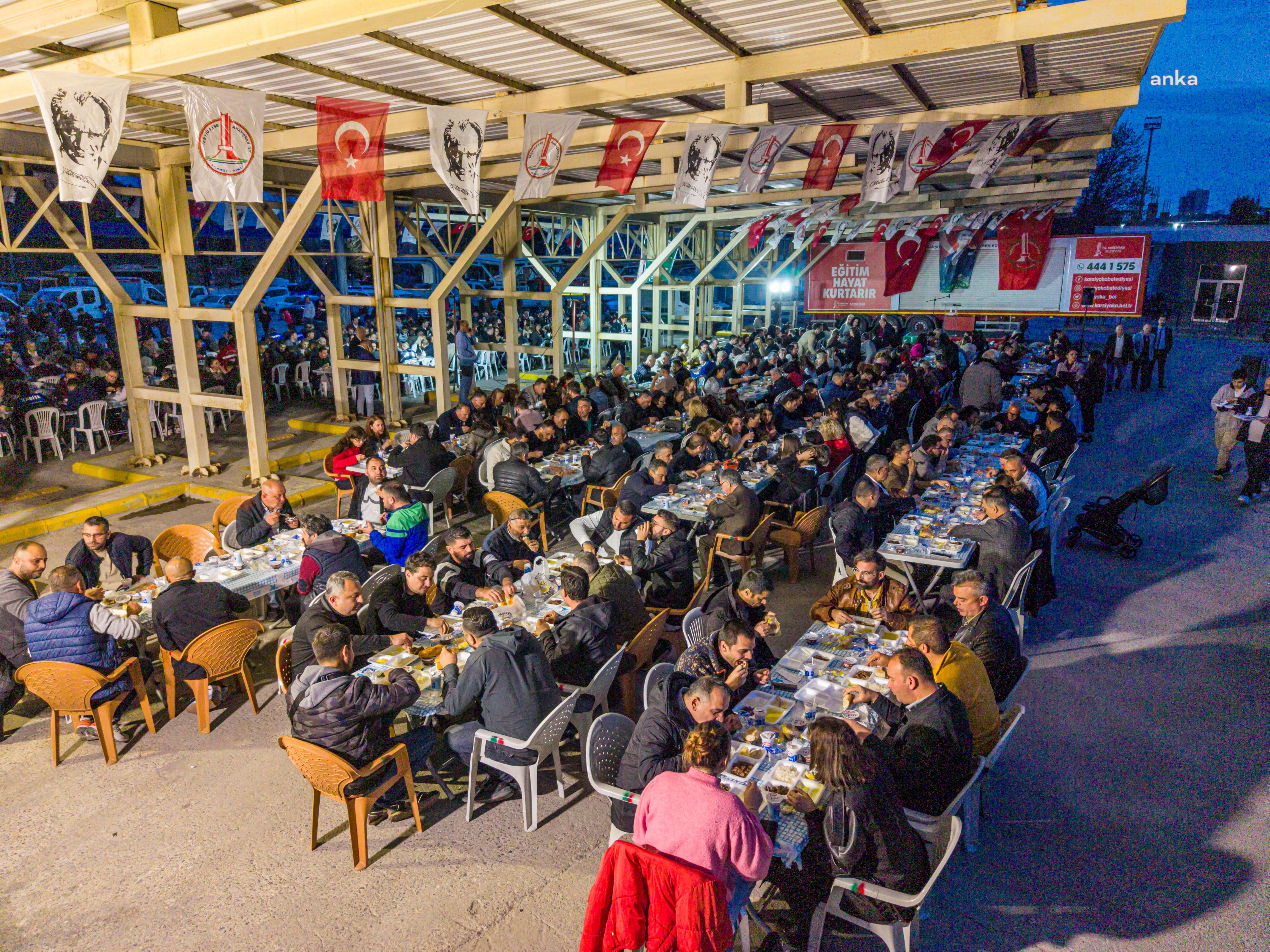 Karşıyaka Belediye Başkanı Ünsal ve belediye çalışanları iftar sofrasında buluştu