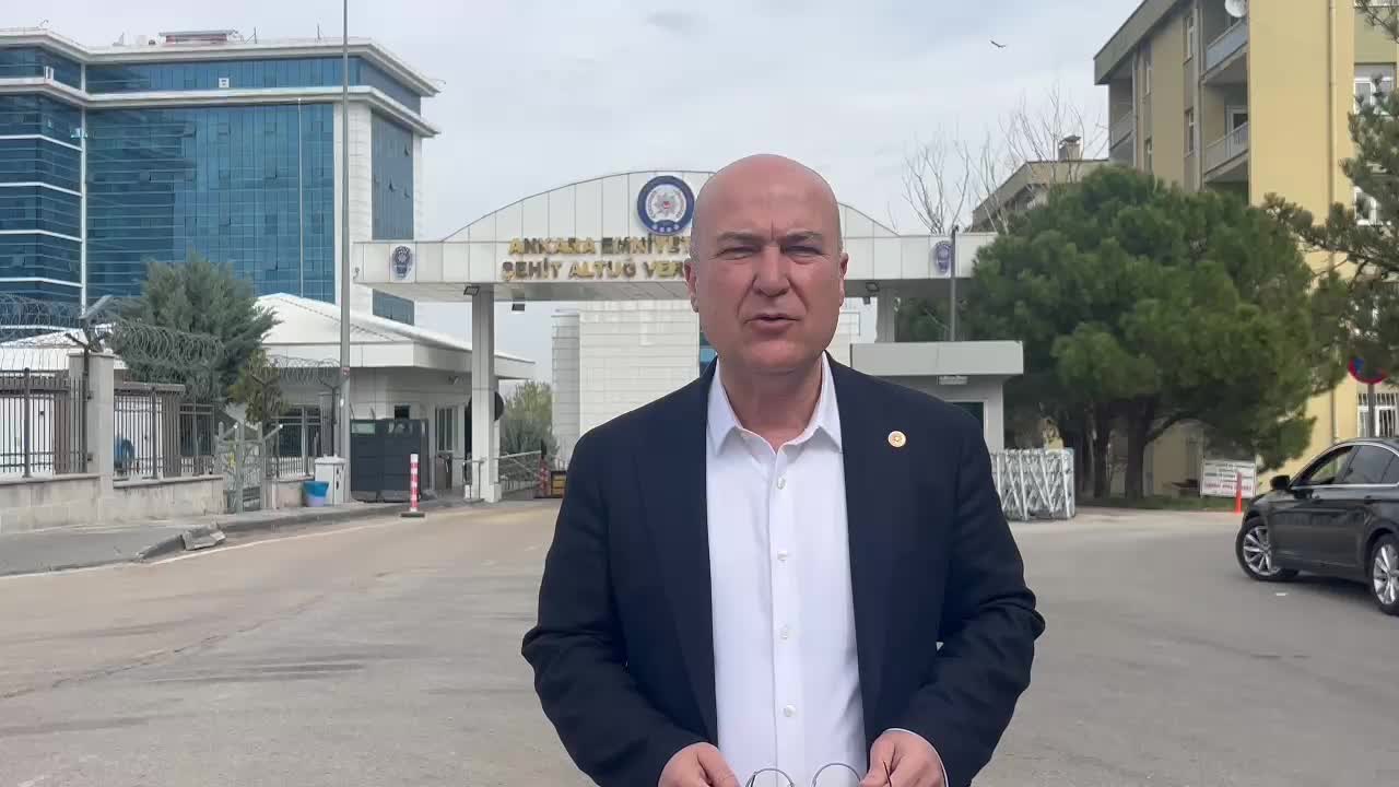 CHP'li Murat Bakan, gözaltına alınan öğrencilerle görüşmek için Ankara TEM'e gitti: "Çocuklarımızı yalnız bırakmıyoruz"