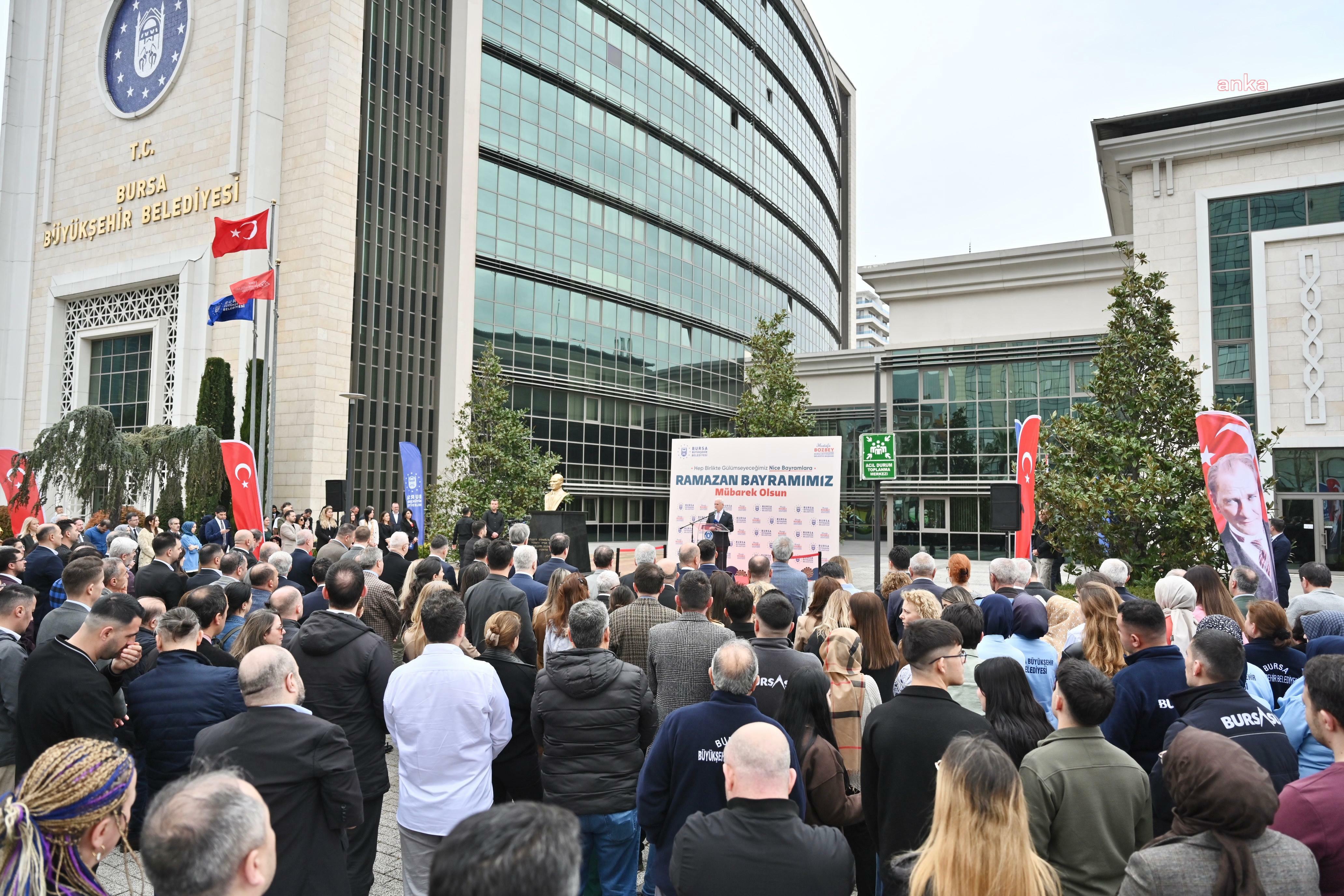 Bursa Büyükşehir Belediye Başkanı Bozbey, belediye personeliyle bayramlaştı