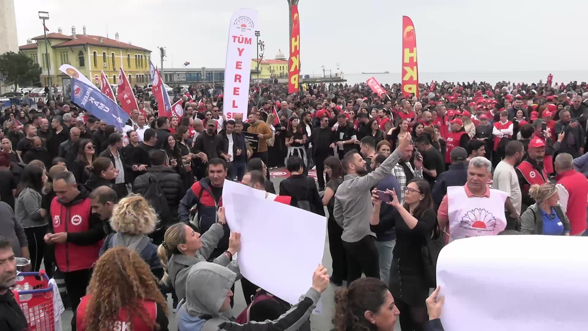 İzmir’de DİSK’ten genel grev ve direniş çağrısı...