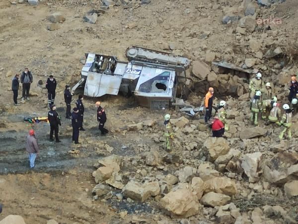 İSTANBUL ARNAVUTKÖY'DE TAŞ OCAĞINDA GÖÇÜK: İKİ İŞÇİ HAYATINI KAYBETTİ