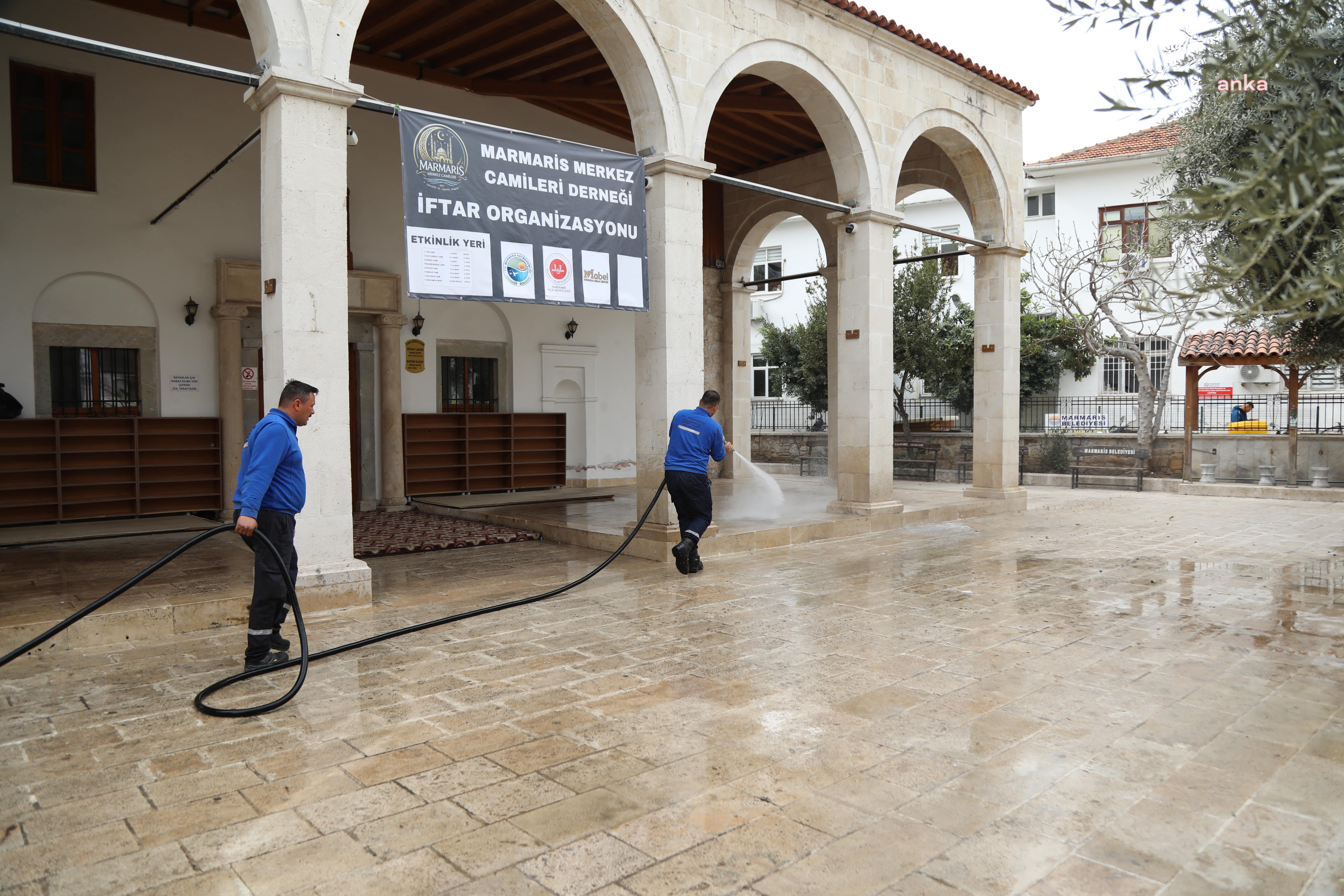 Marmaris Belediyesi camileri bayram namazına hazırladı