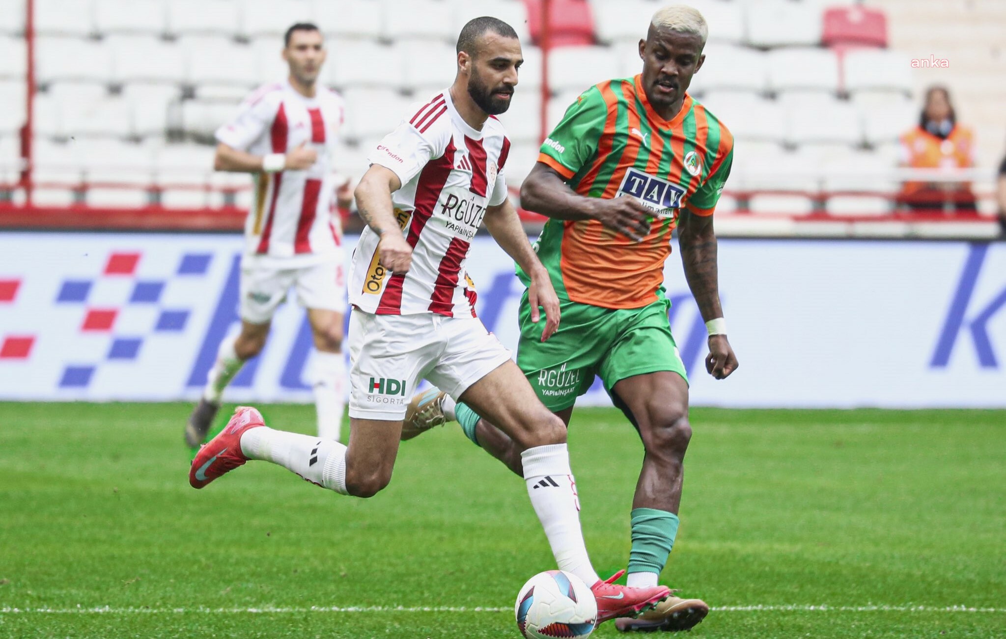 Antalyaspor sahasında Alanyaspor’u 2-1 mağlup etti