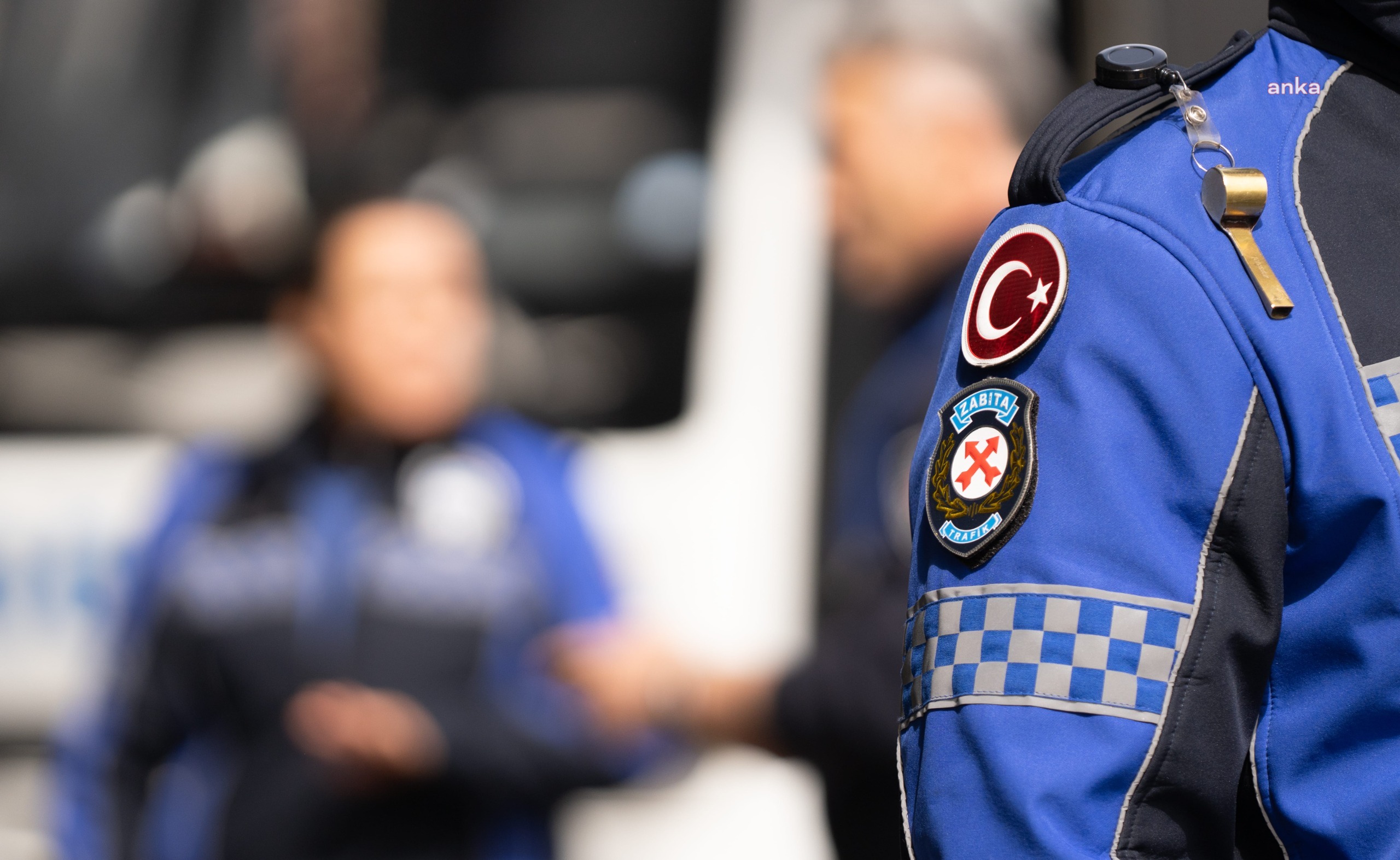 İzmir'de zabıta ekipleri bayram tatilinin sakin ve huzurlu geçmesi için görev başında