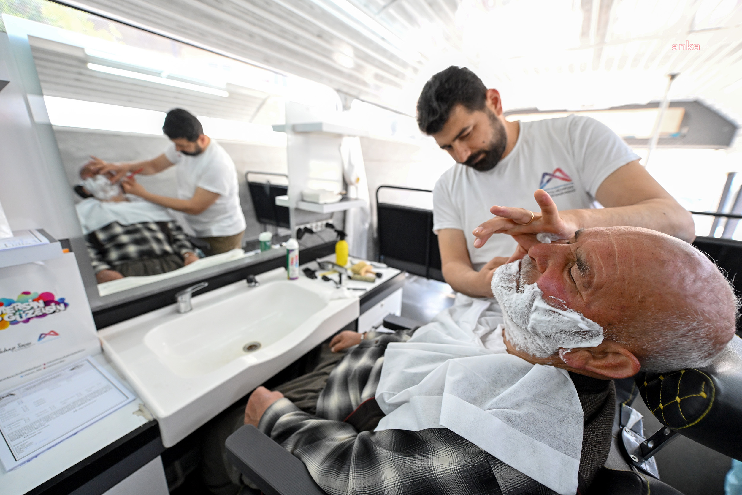 Mersin'de Mobil Kuaför aracı, mahalle mahalle geziyor