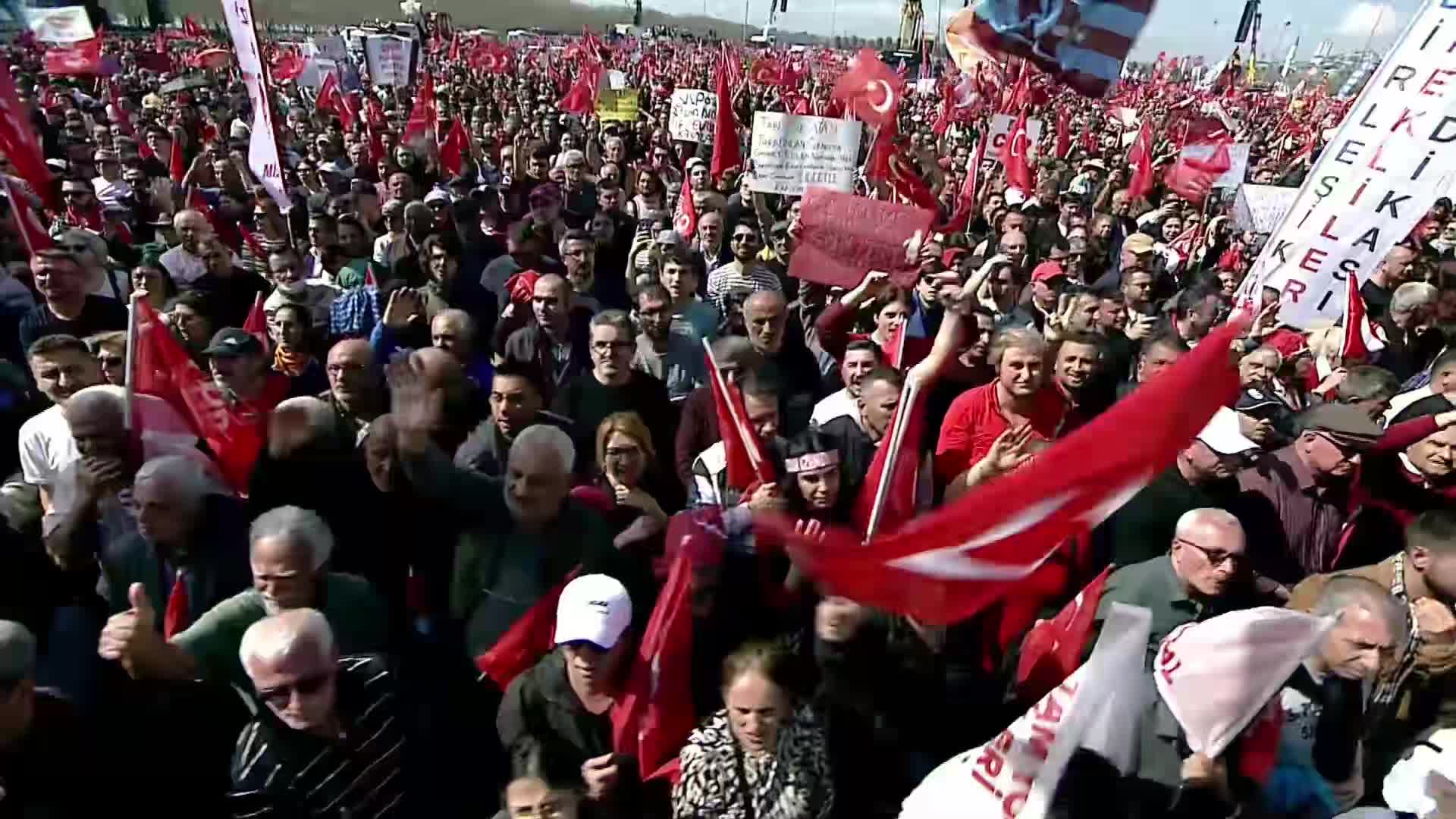 "Cumhurbaşkanı Adayımız Ekrem İmamoğlu'na Özgürlük Mitingi"... Özgür Özel: ''Yüzde 70 izleyici benden olacak ama saraydan gelen telefonla titreyeceksin, hadi oradan''