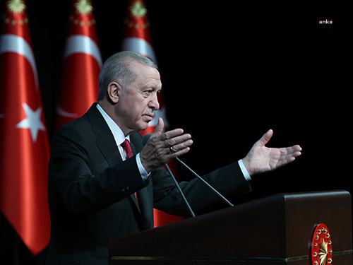 Cumhurbaşkanı Erdoğan, bayram namazını İstanbul'daki Büyük Çamlıca Camisi'nde kıldı