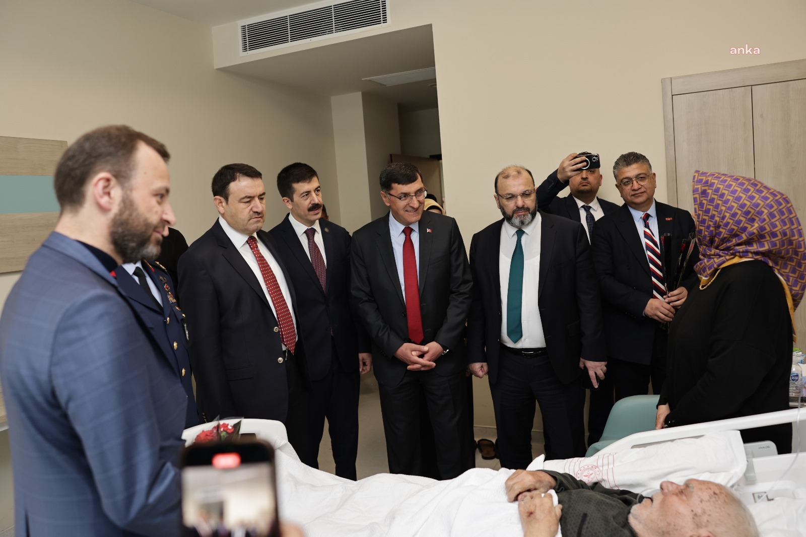 Kütahya Belediye Başkanı Kahveci, hastanede tedavi gören vatandaşlar ile bayramlaştı