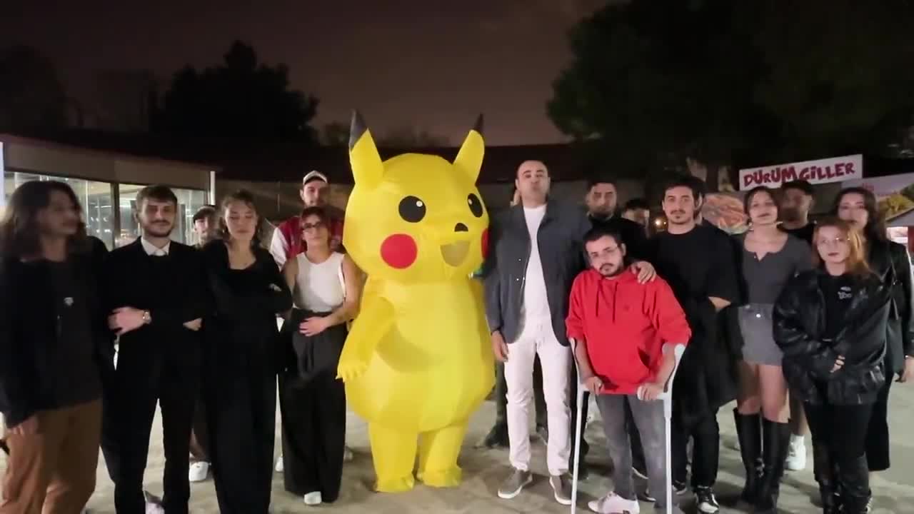 "Pikaçu" kostümlü eylemciyle video çeken CHP'li Kaya: "Bu eylemin bir operasyon olarak nitelendirilmesi, hatta düşman istihbaratıyla bağlantılı olduğu gibi akla hayale sığmayan iddialarda bulunulması kabul edilemez"